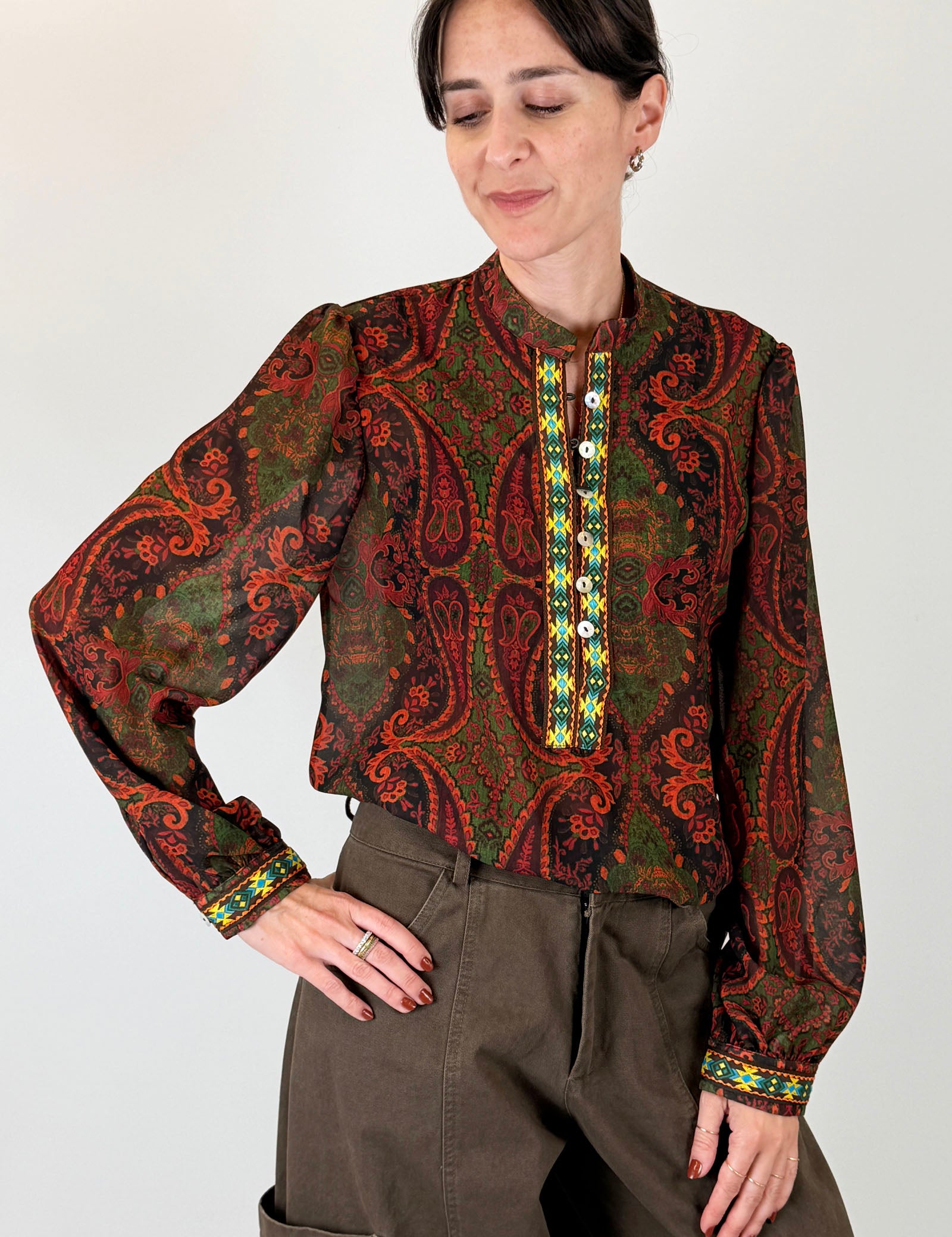 Camicia a fantasia con ricami