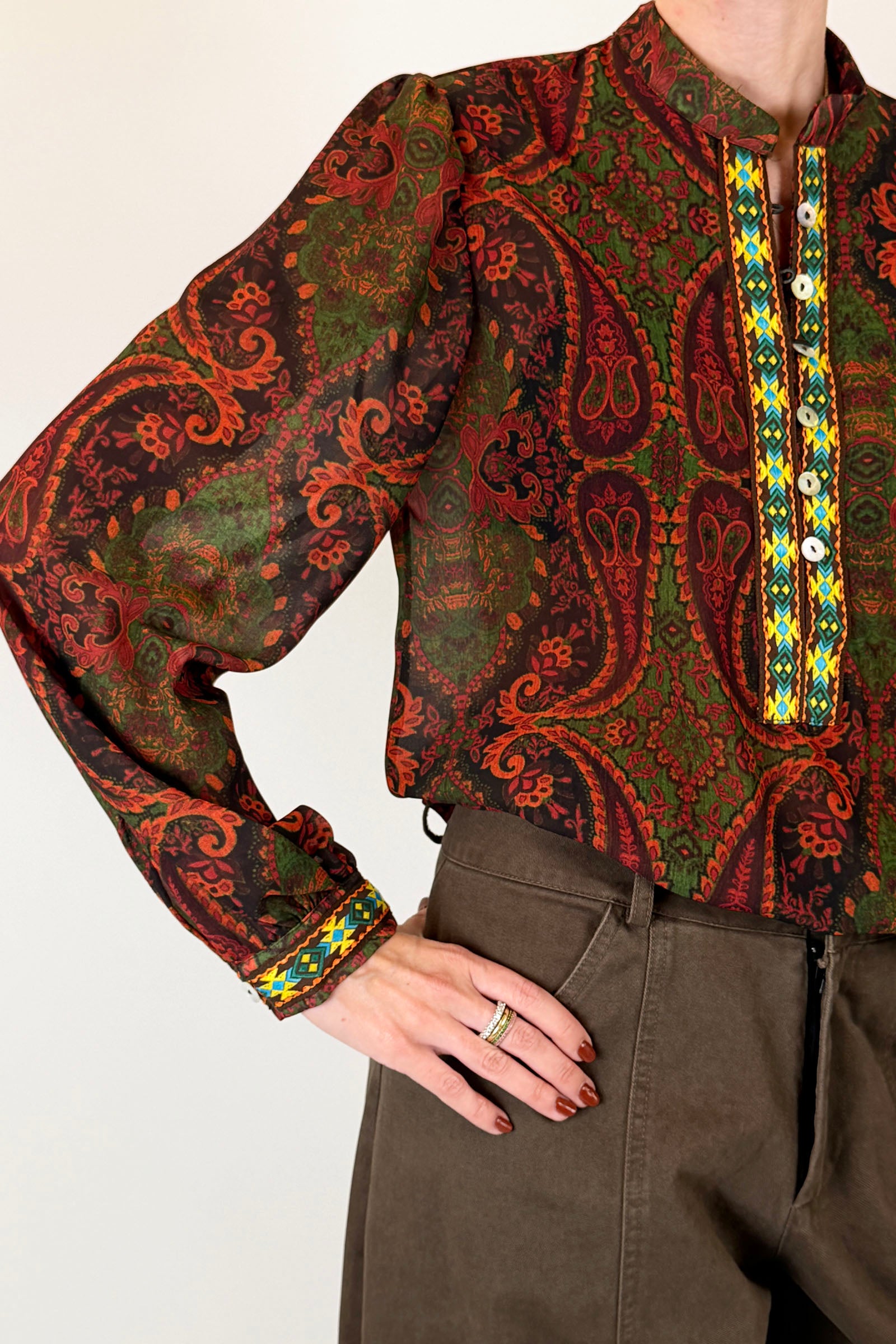 Camicia a fantasia con ricami