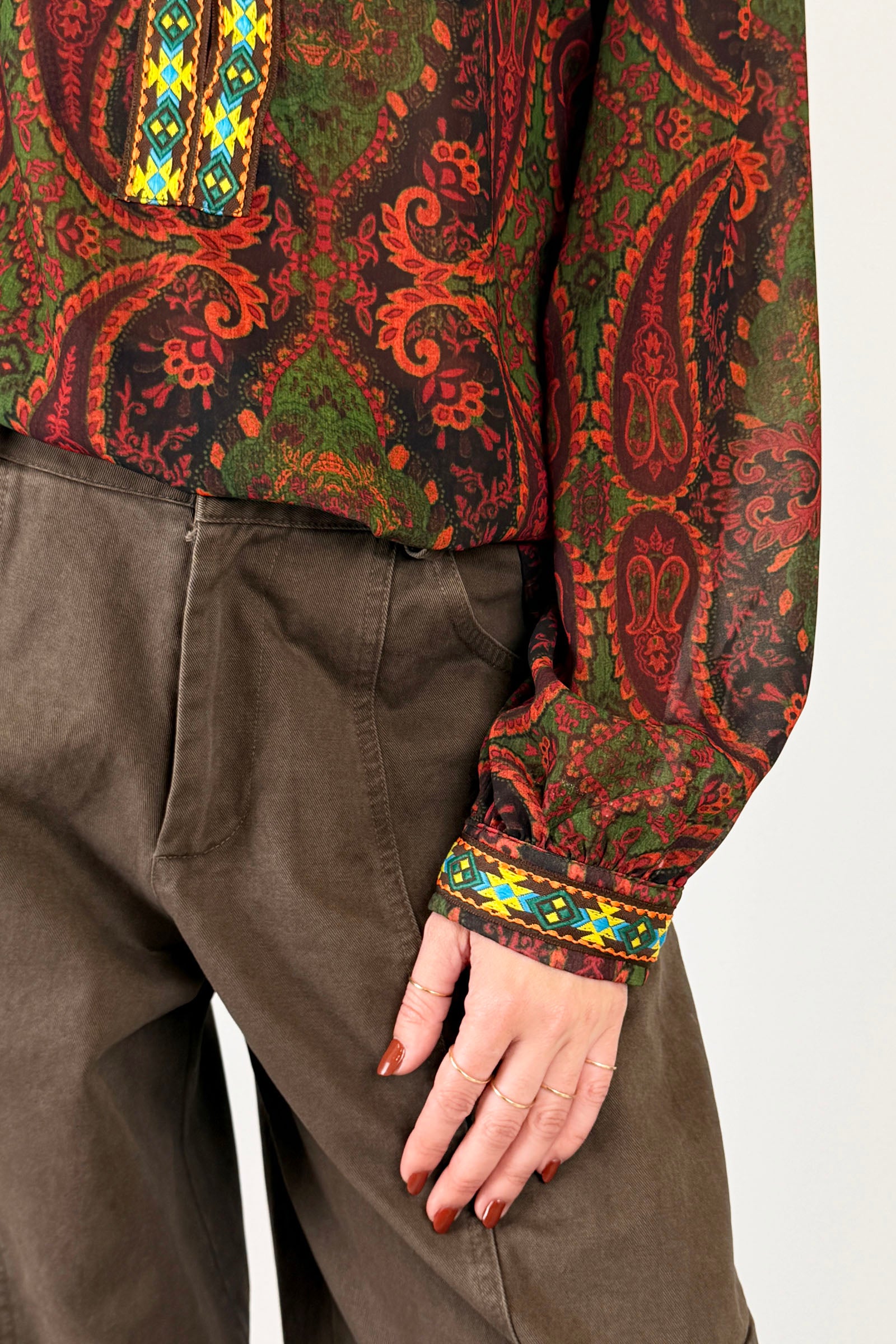 Camicia a fantasia con ricami