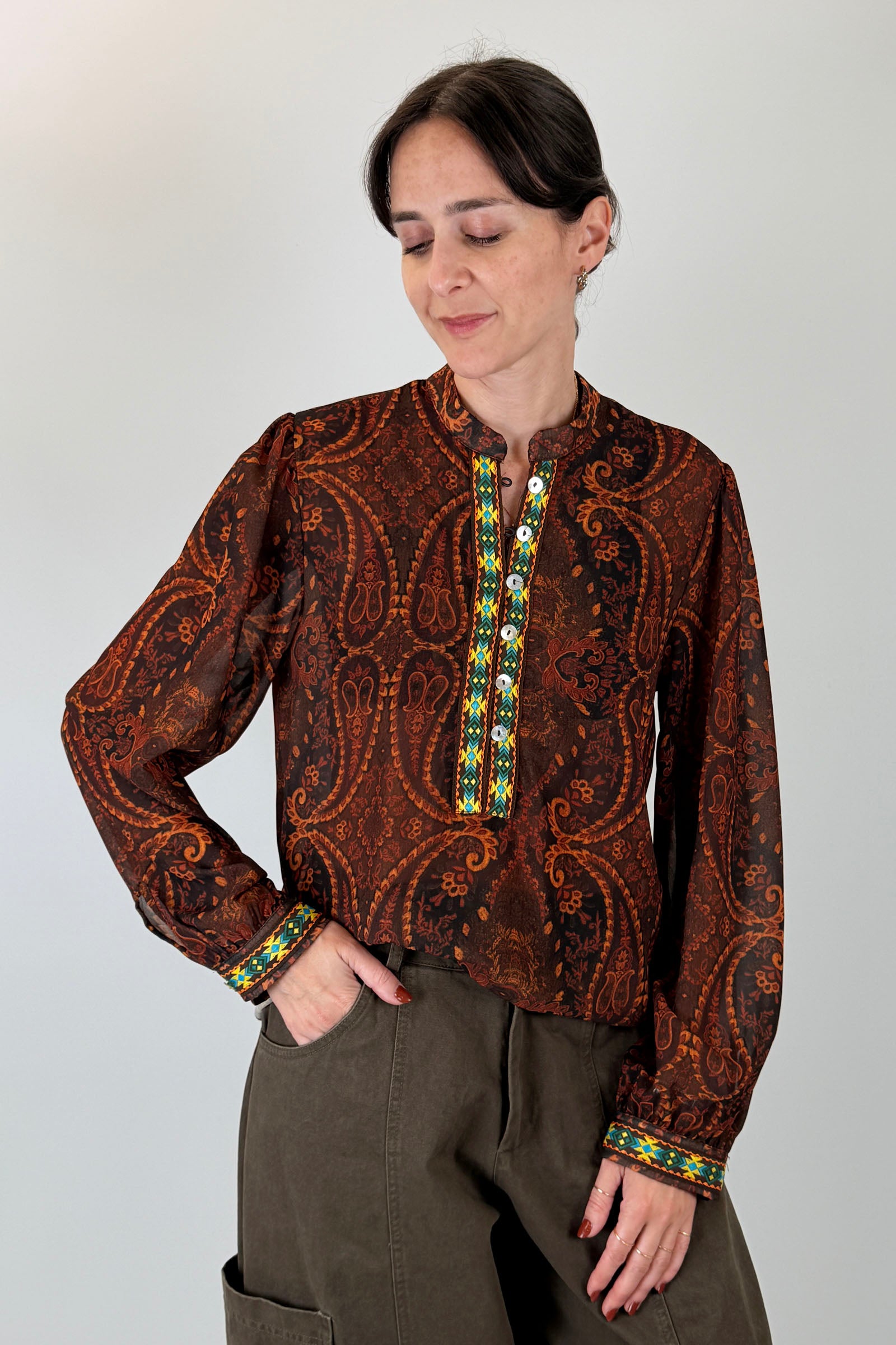 Camicia a fantasia con ricami