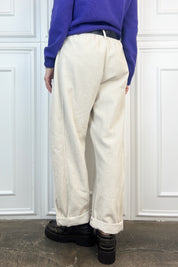 Foto indossata dietro di pantalone in velluto a coste panna modello carrot, Susy Mix, 59054p