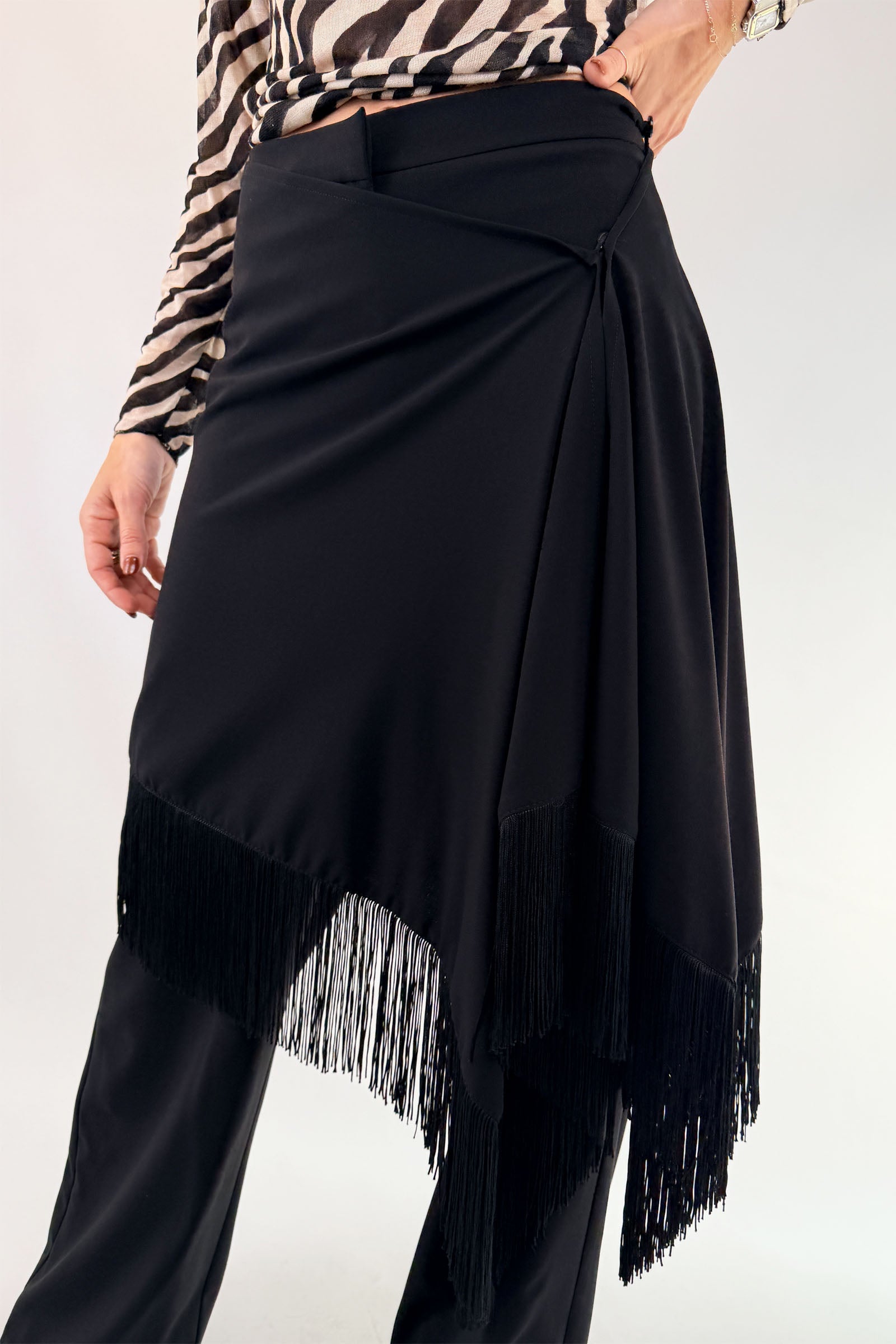 Pantalone con pareo frange