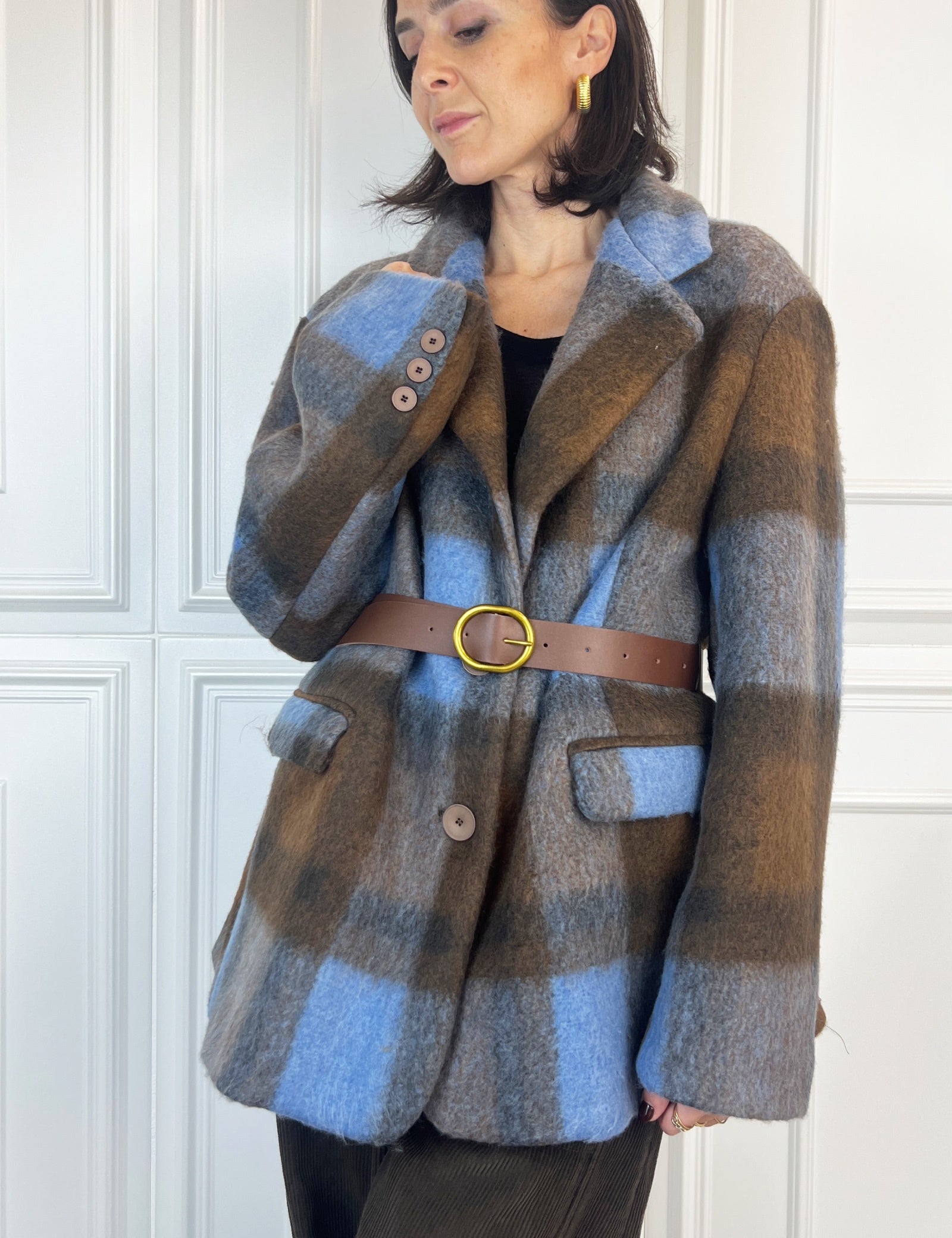 foto indossata di cappottino a quadri di Vicolo celeste e marrone