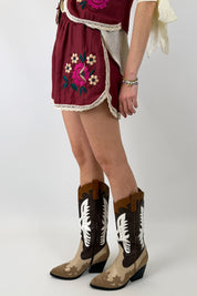 Shorts con fiori ricamati