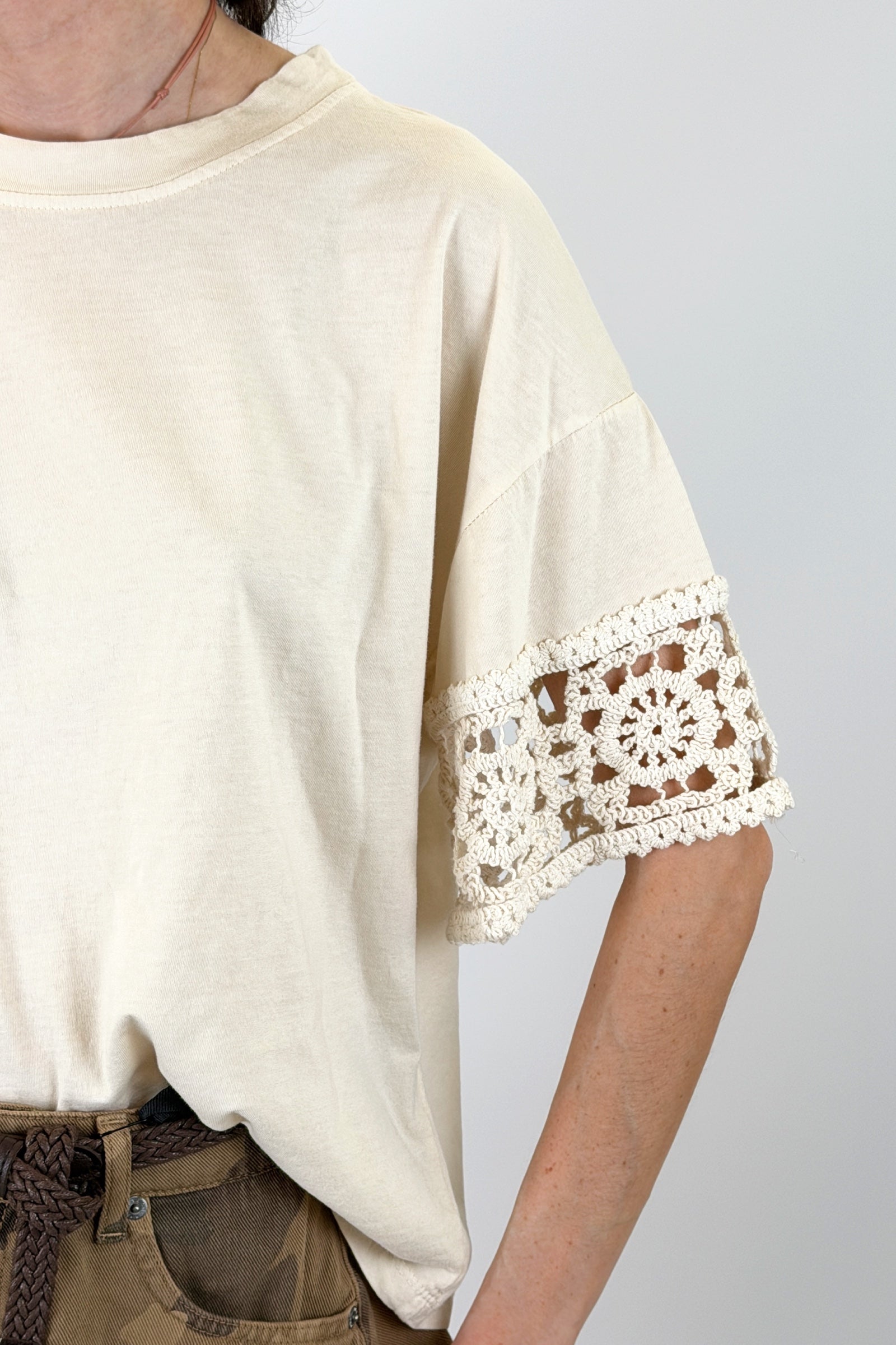 T-shirt maniche macramè