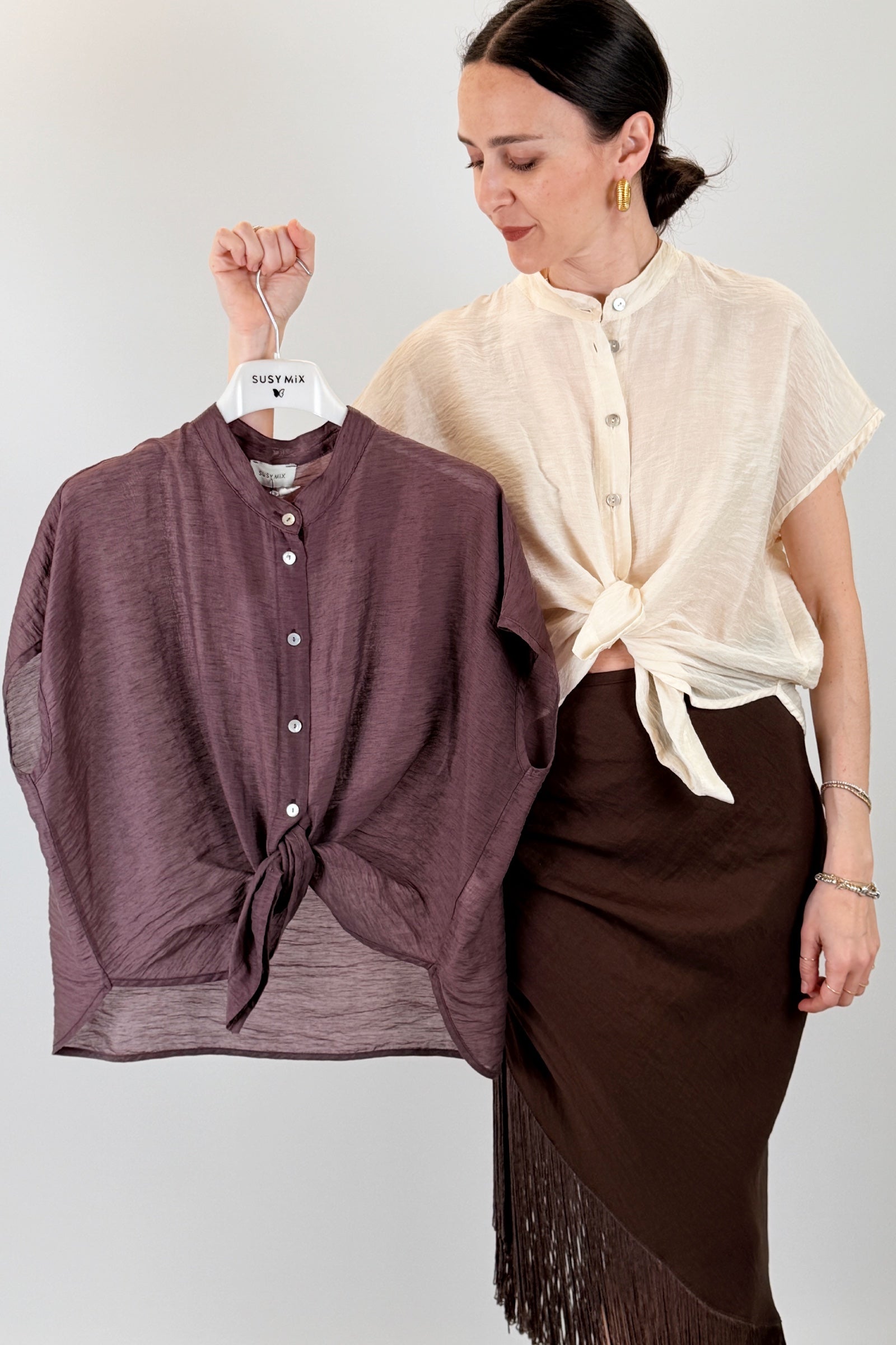 Camicia smanicata con nodo