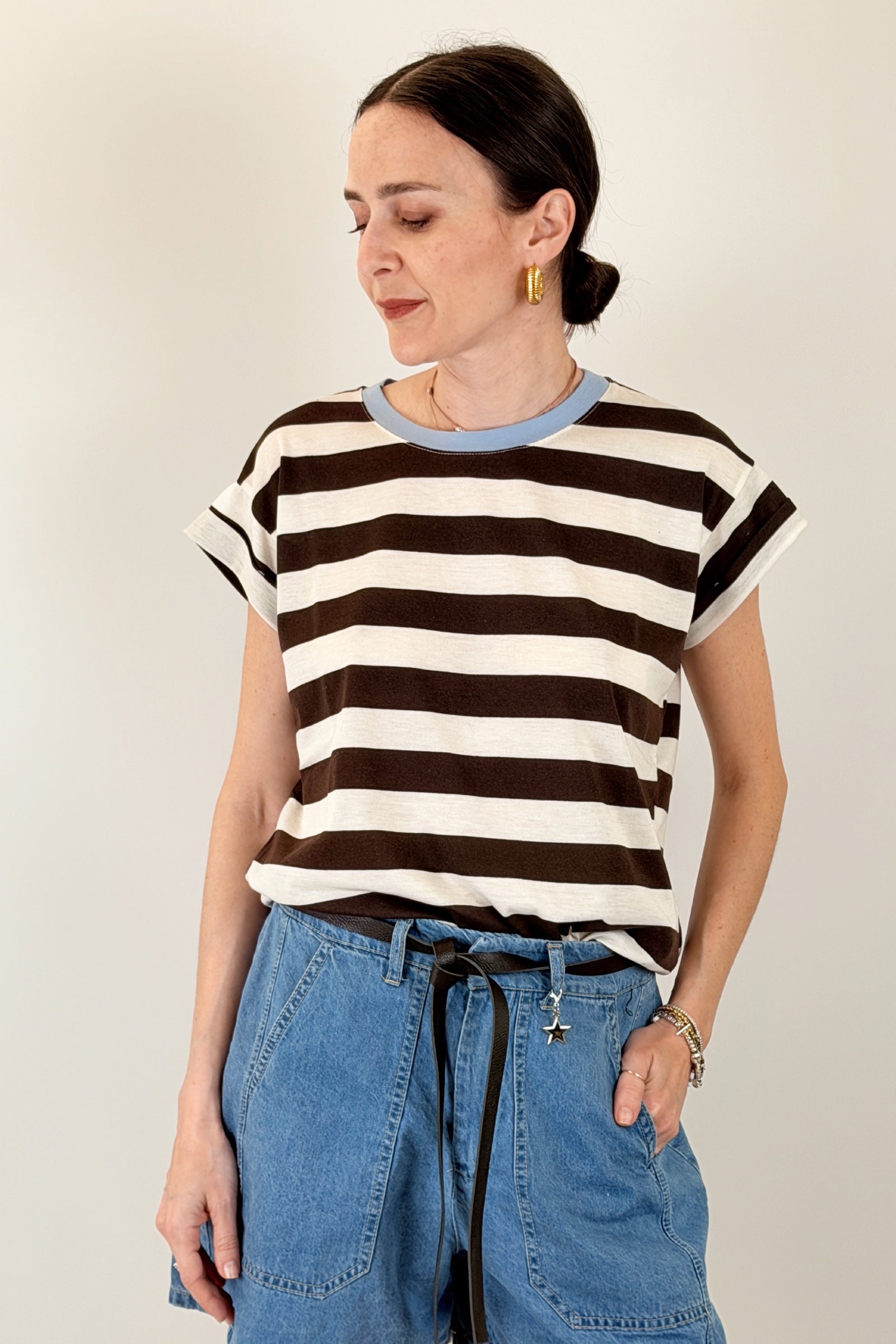 T-shirt a righe con contrasto