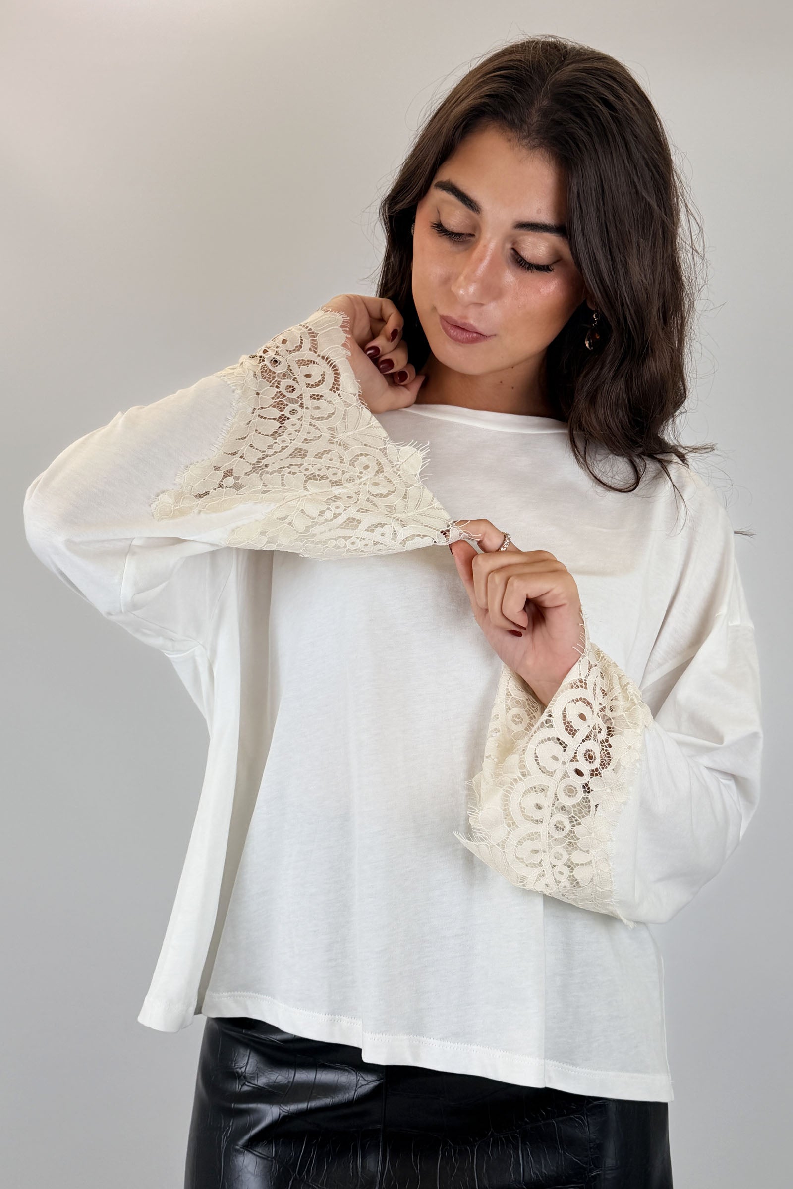 T-shirt con pizzo