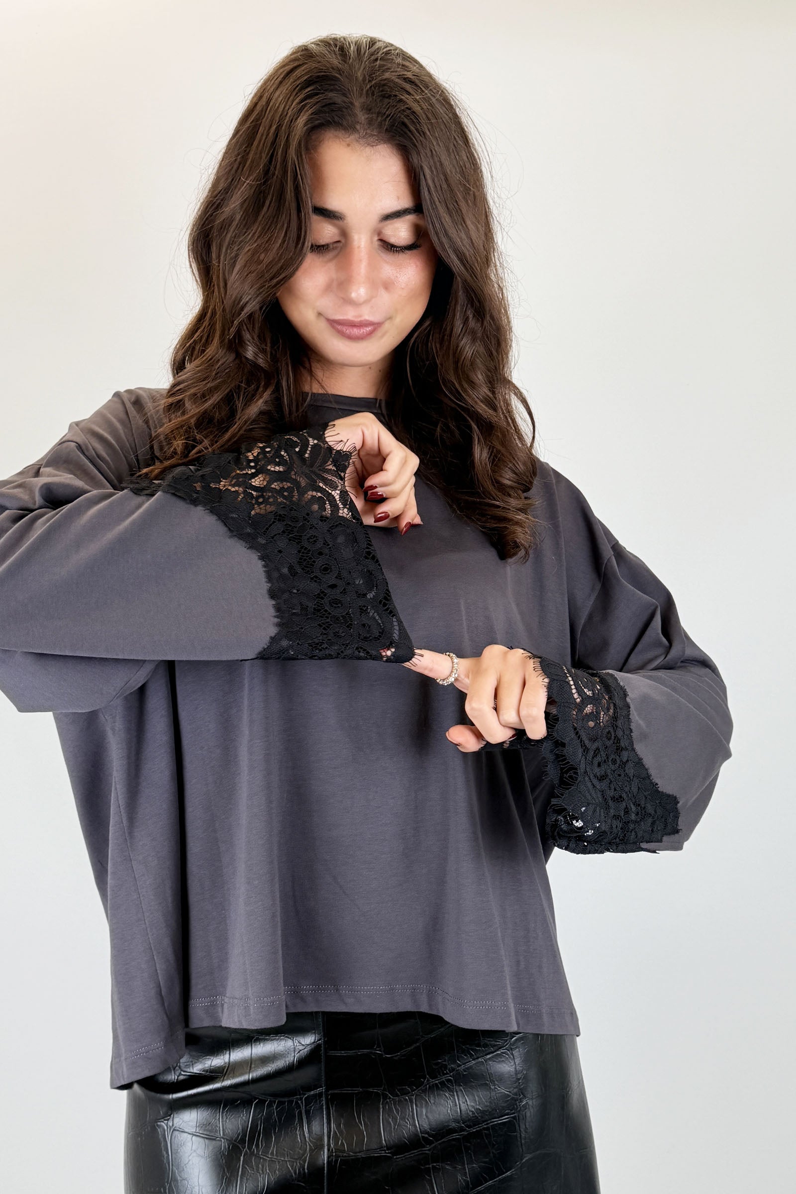 T-shirt con pizzo