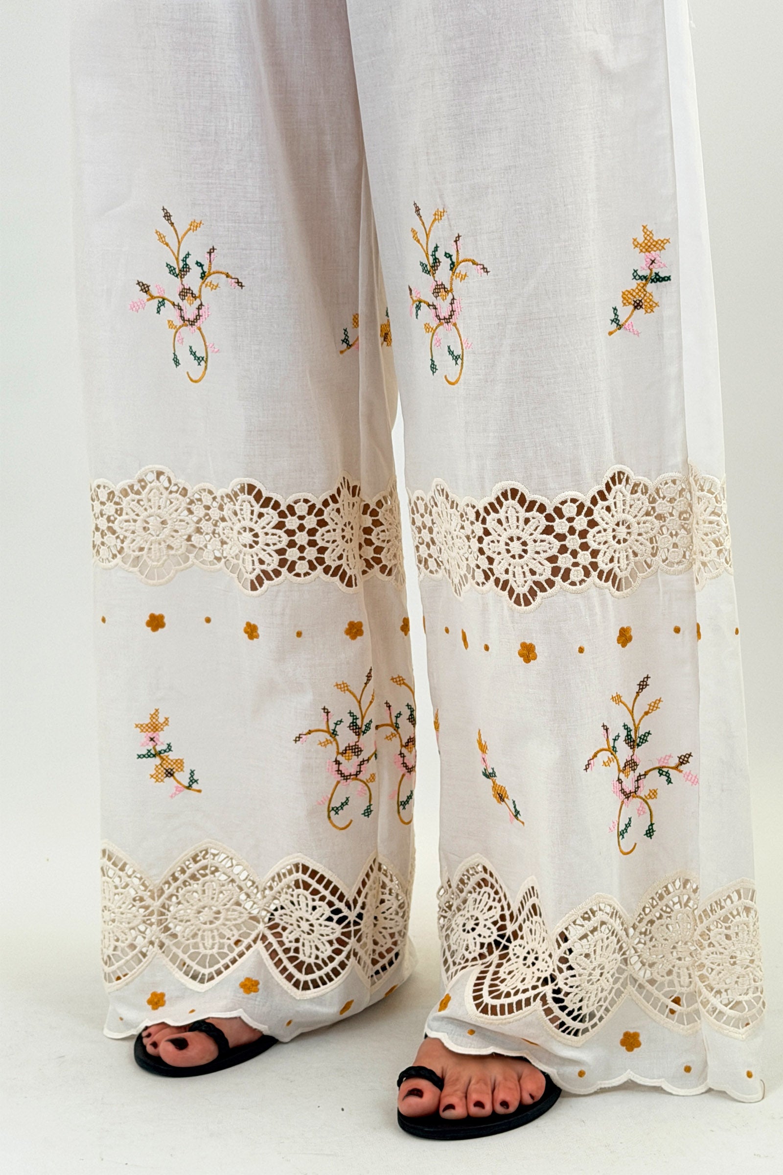 Pantalone ricami e sangallo
