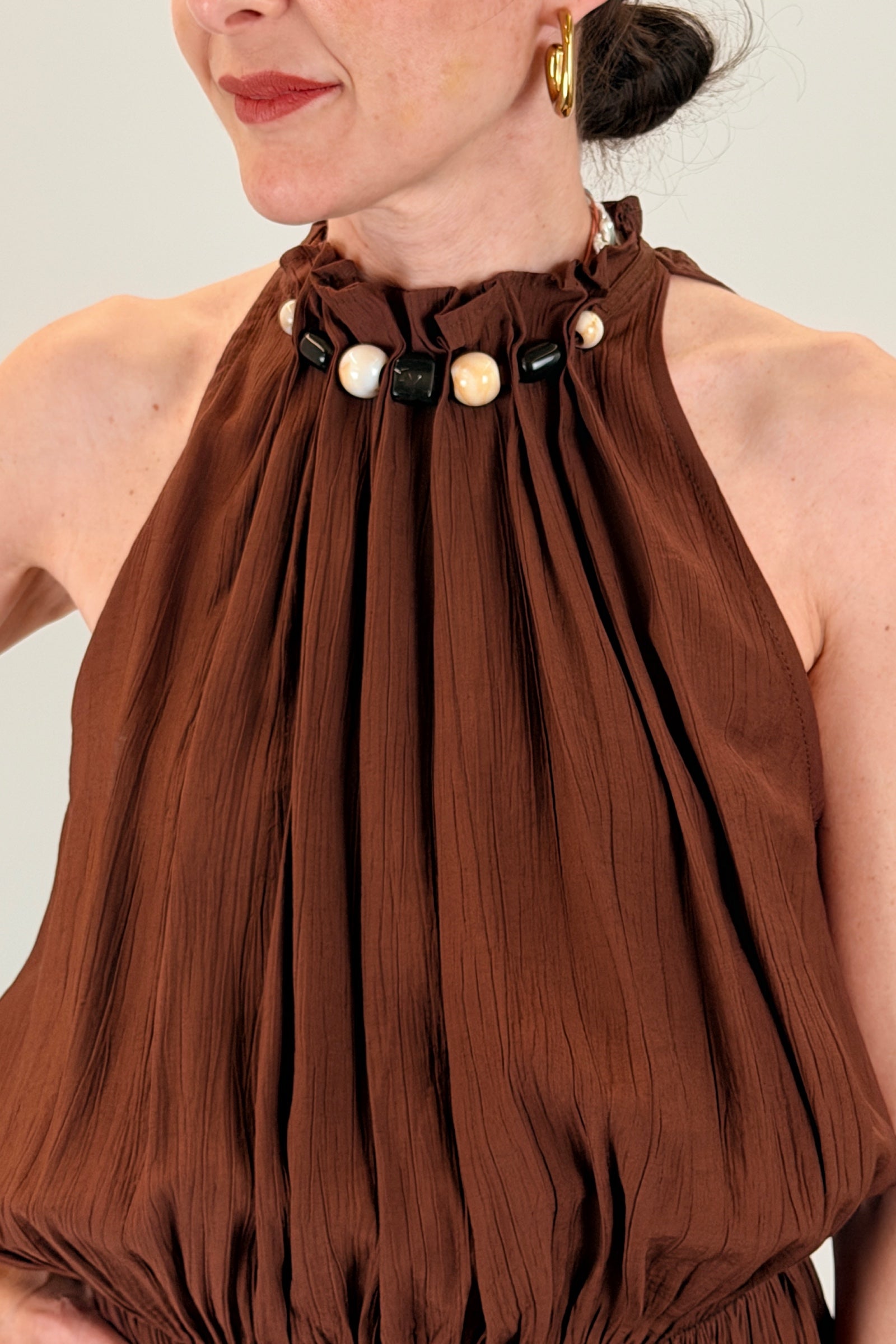 Abito corto con collana