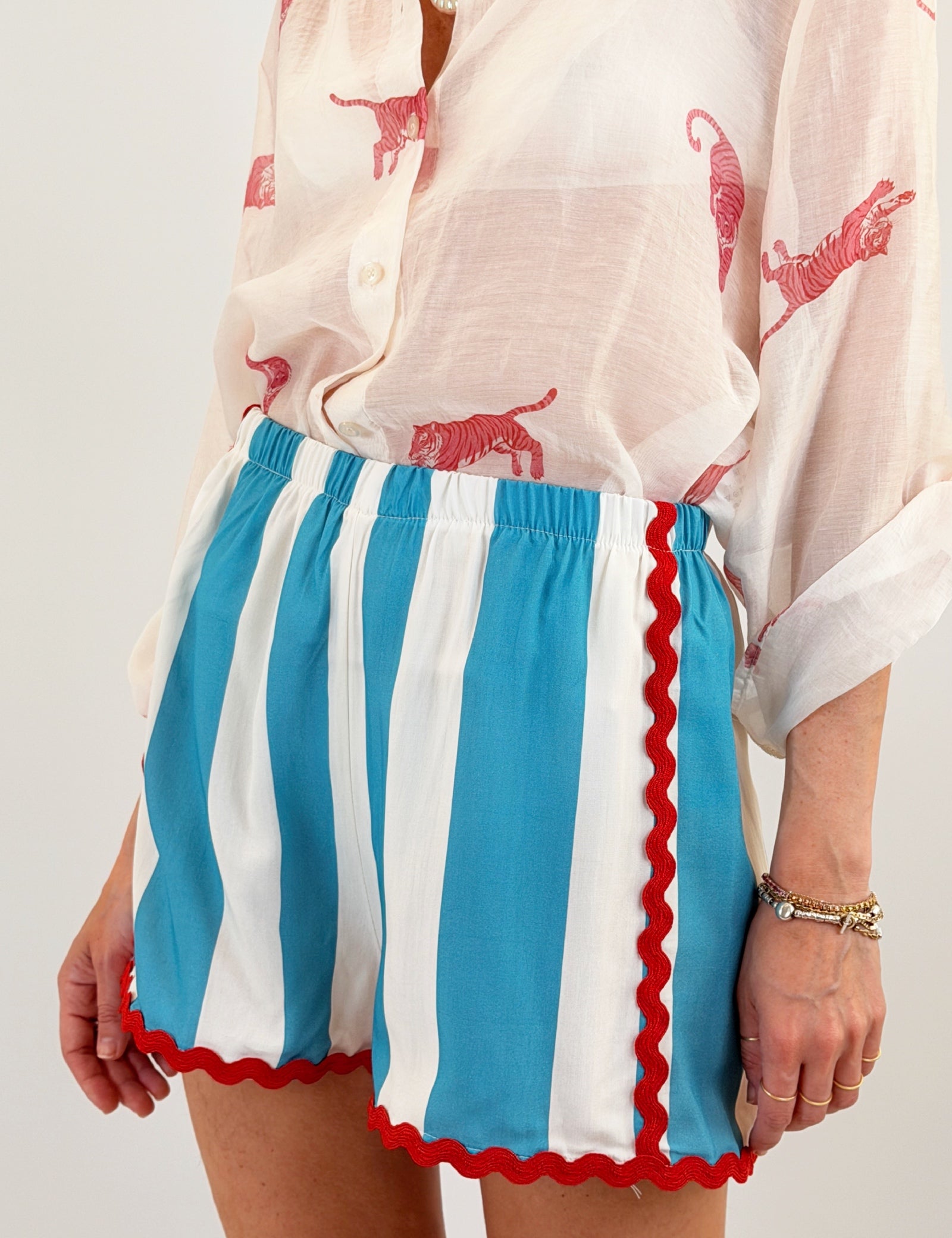 Shorts righe e passamaneria