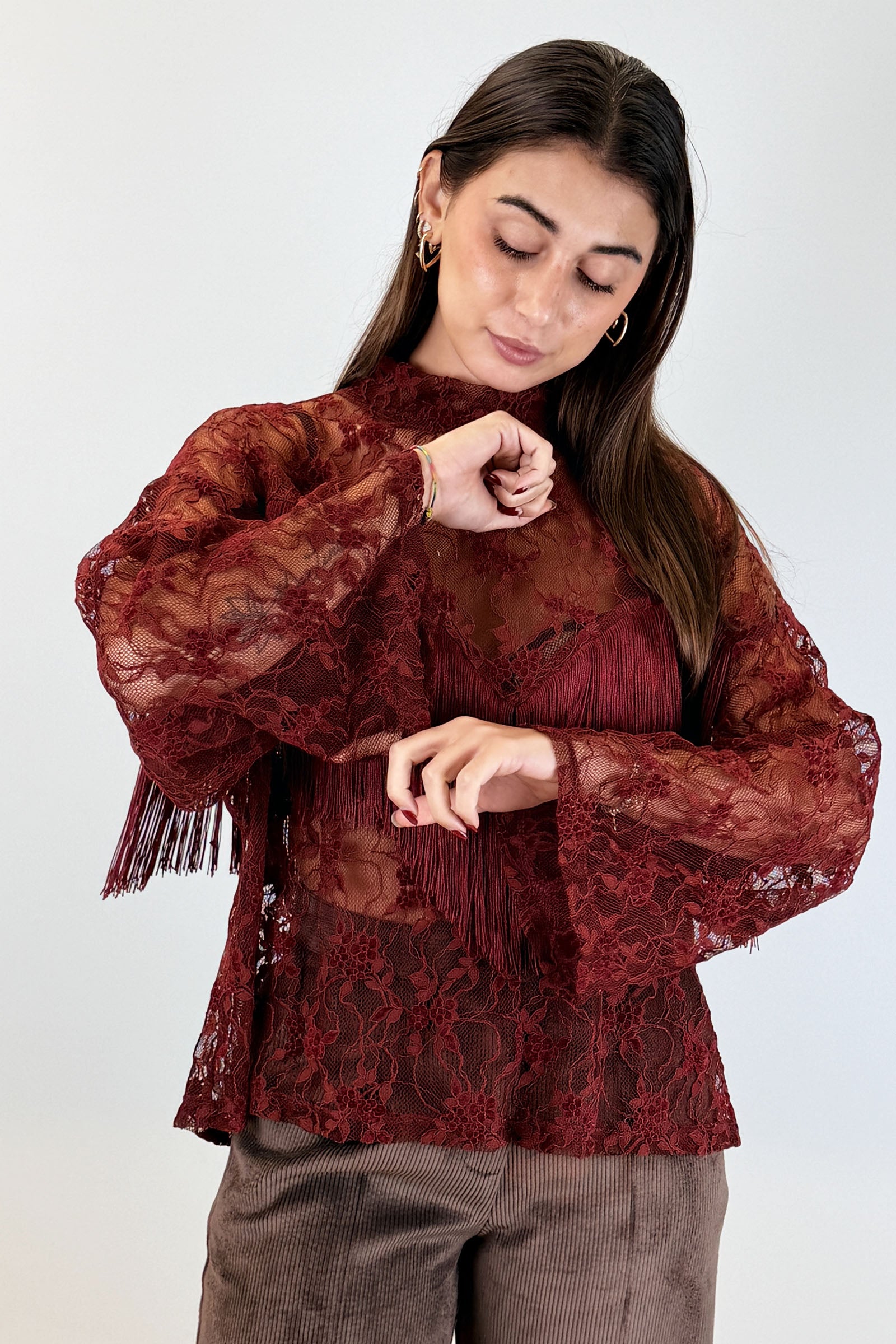 Blusa in pizzo con frange