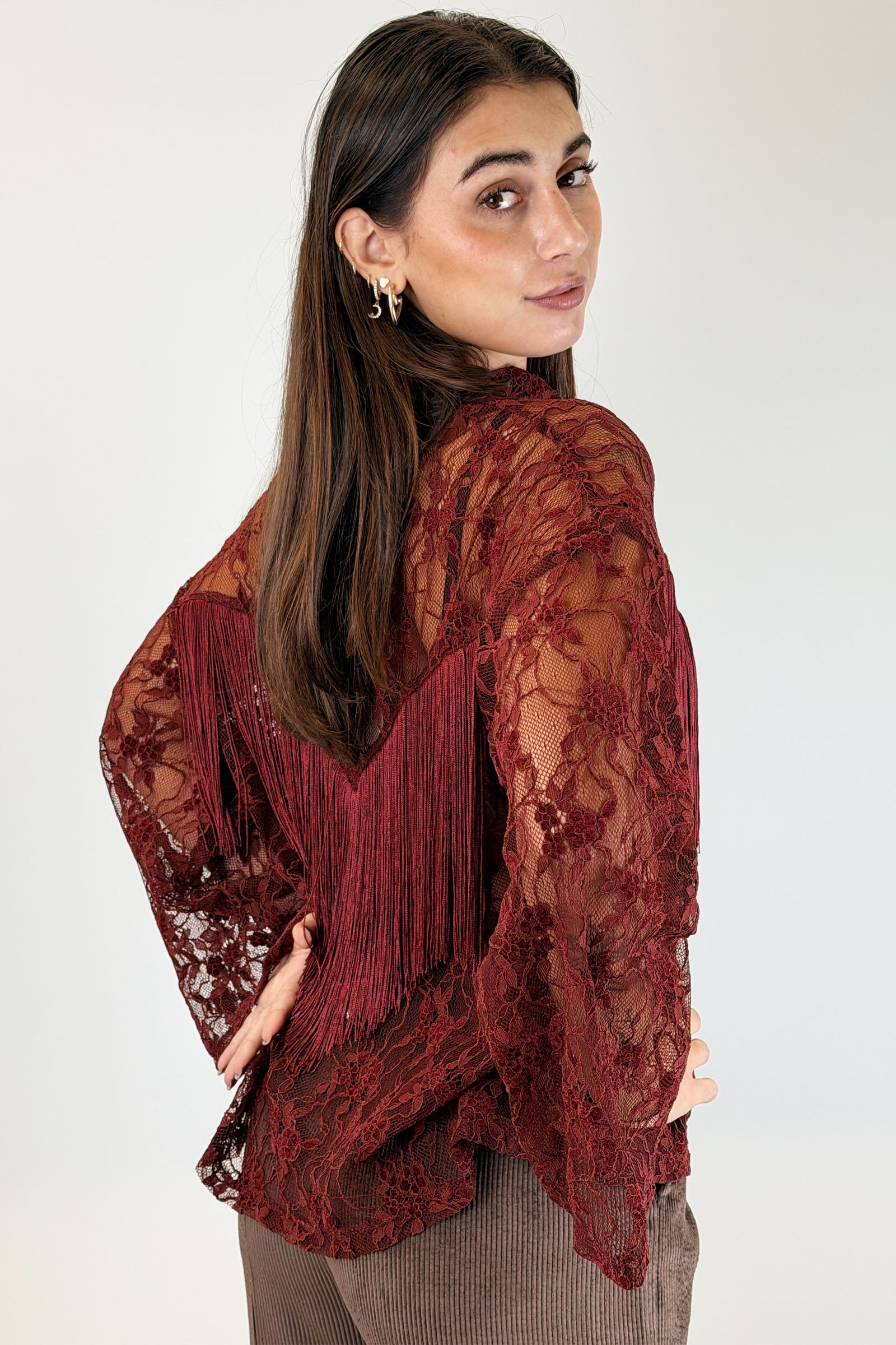 Blusa in pizzo con frange