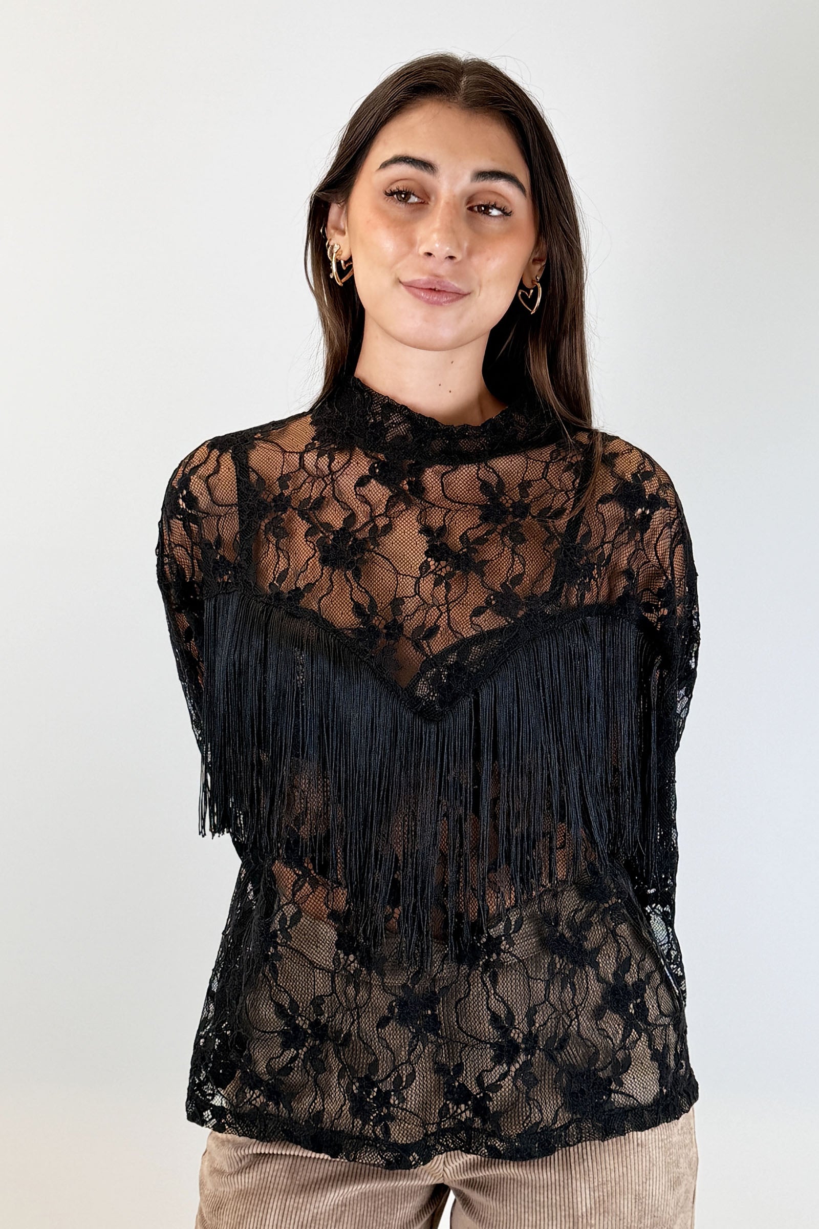 Blusa in pizzo con frange