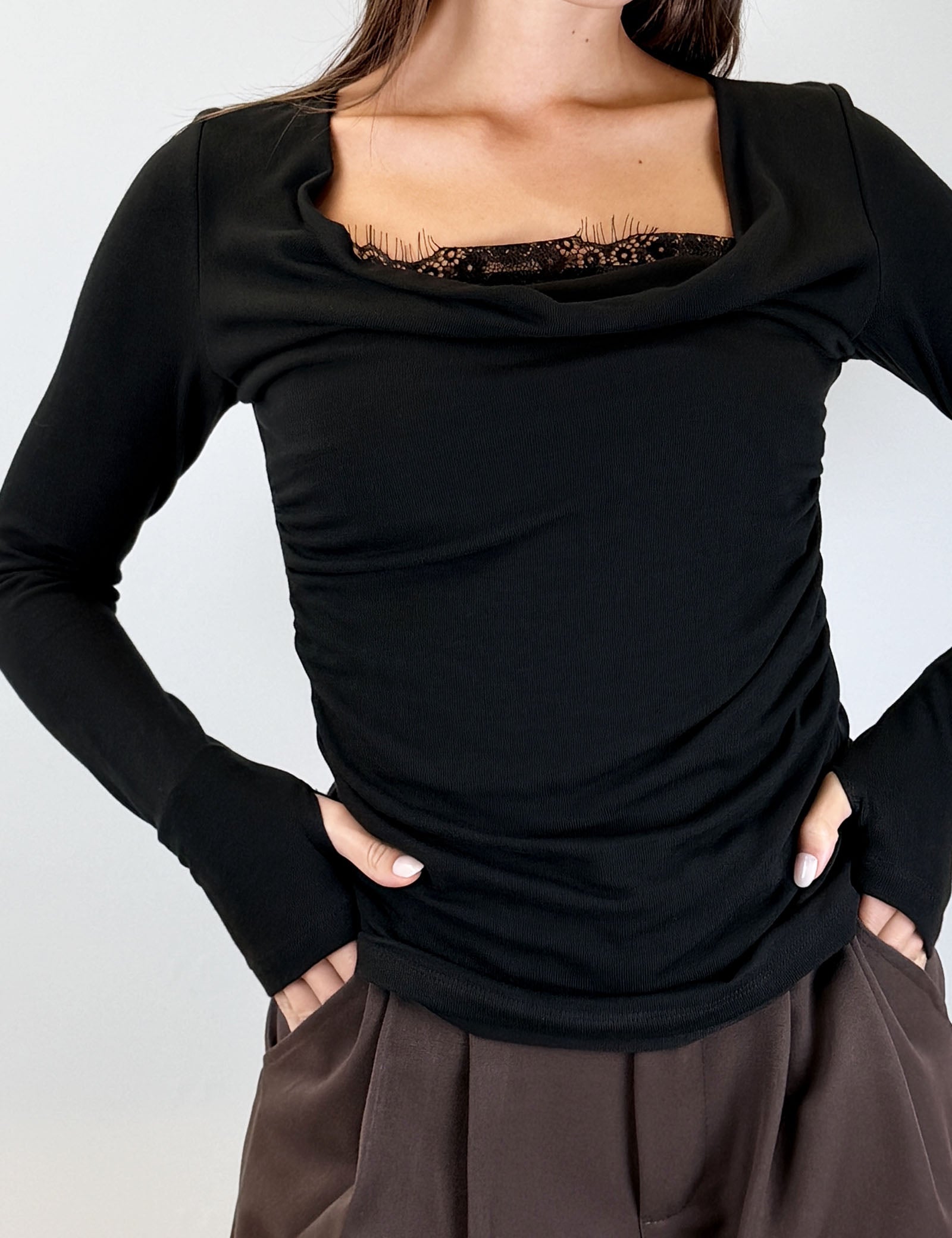 Maglia scollo gronda con pizzo