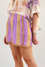 Shorts righe e passamaneria