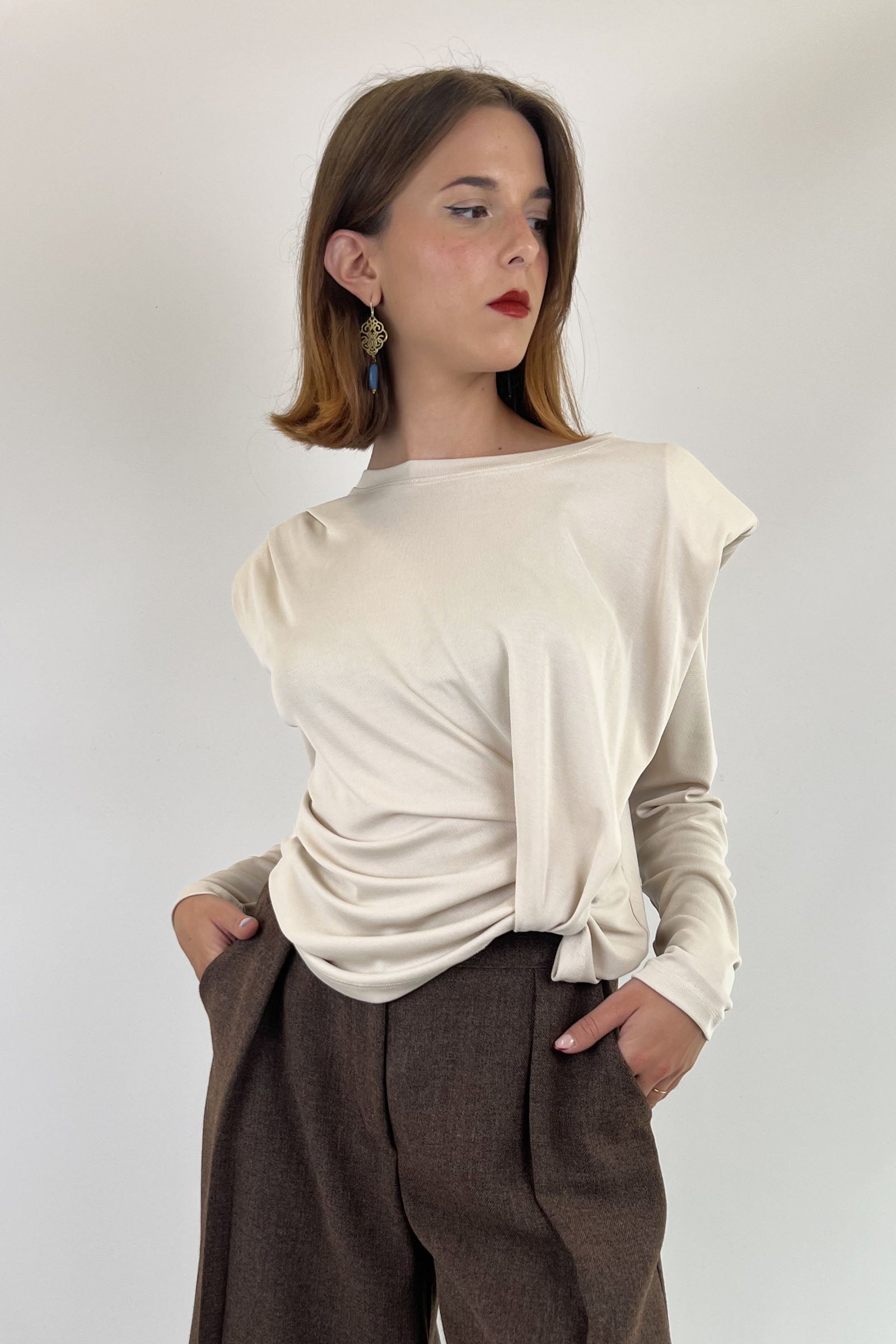 Maglia spalline con arriccio