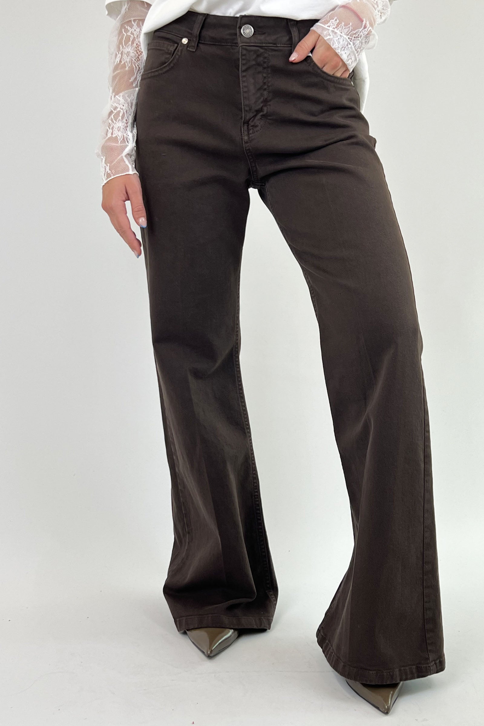 Pantalone flare