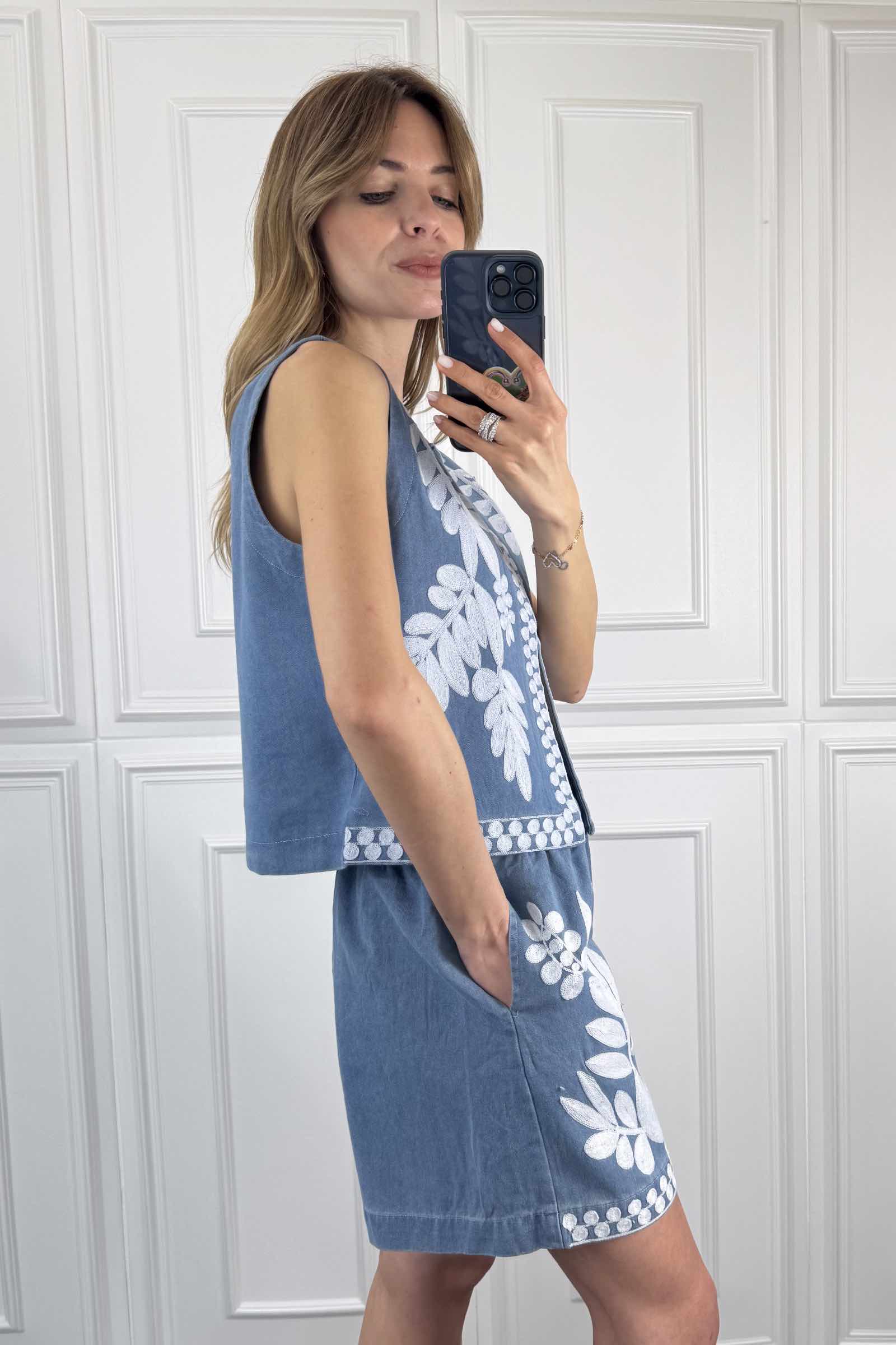 Completo denim ricamato