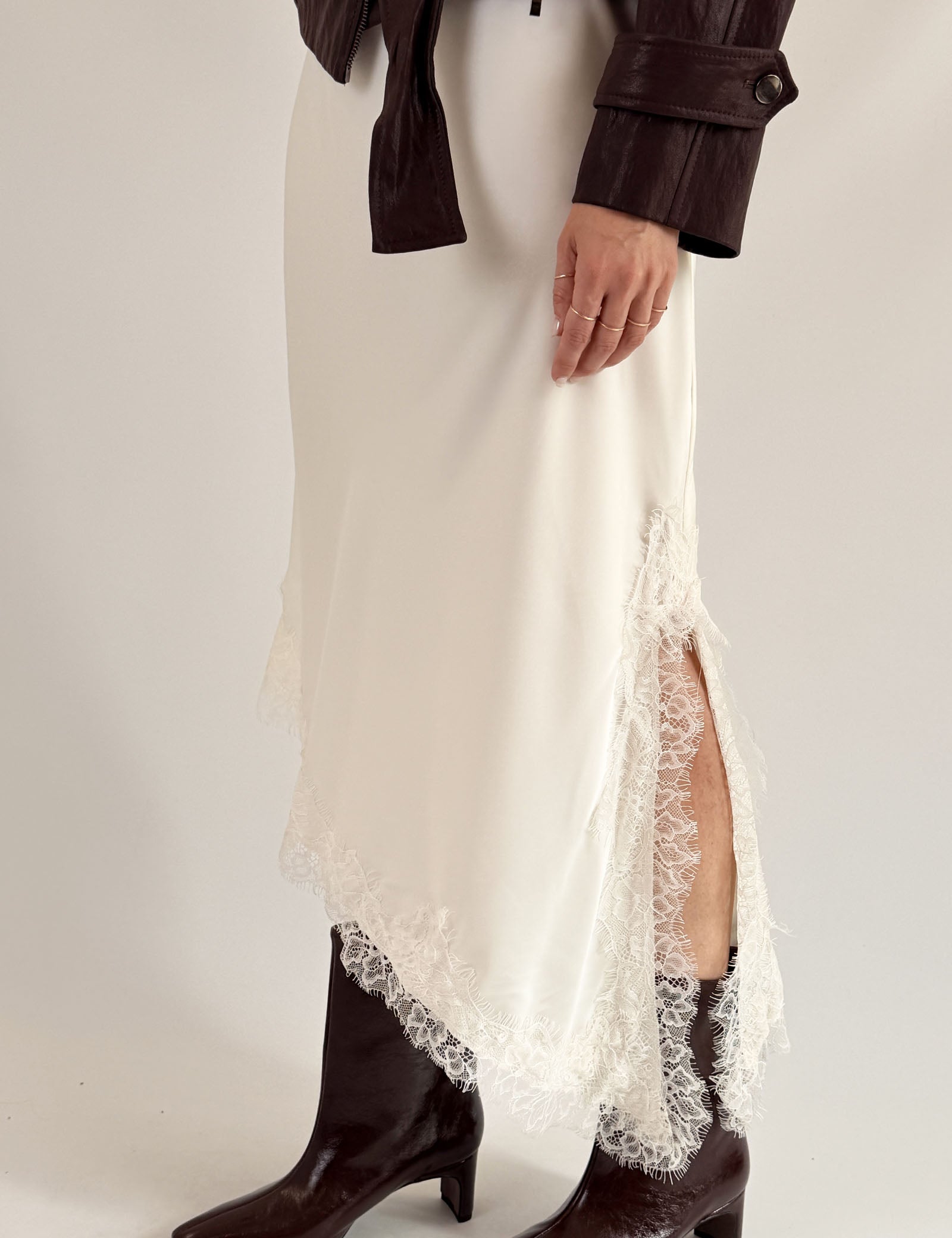 Longuette in raso con pizzo