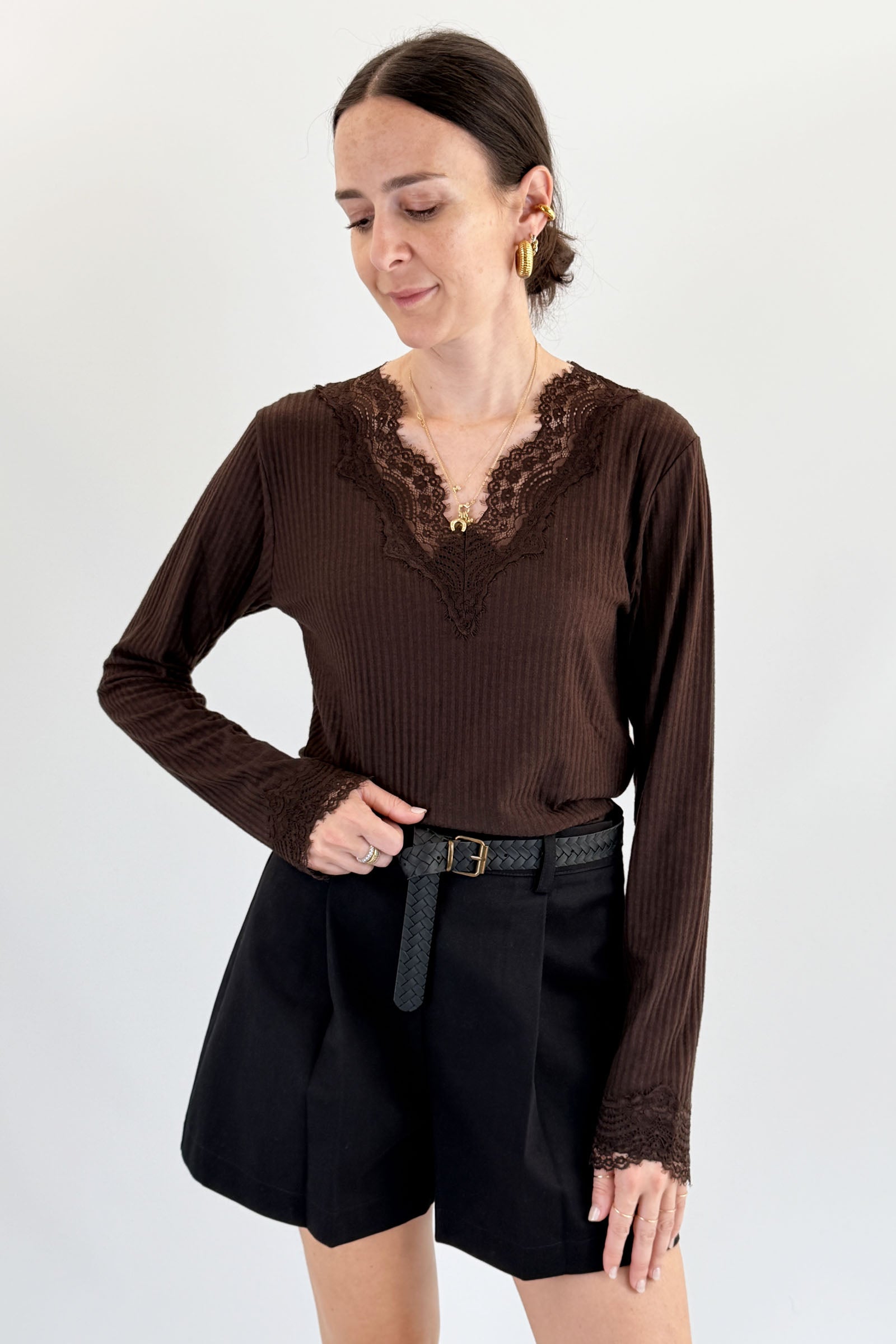 Maglia a costine con pizzo