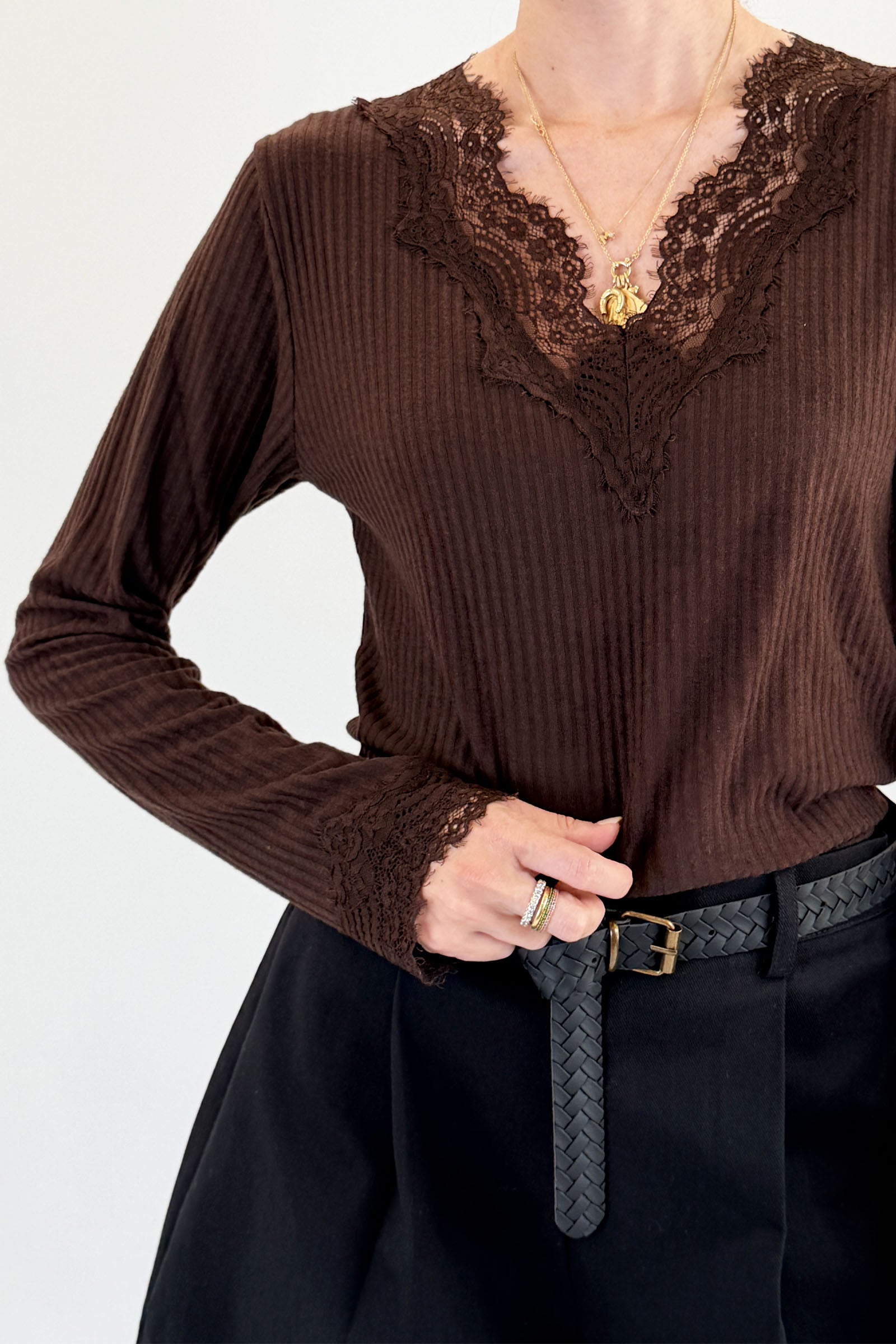 Maglia a costine con pizzo