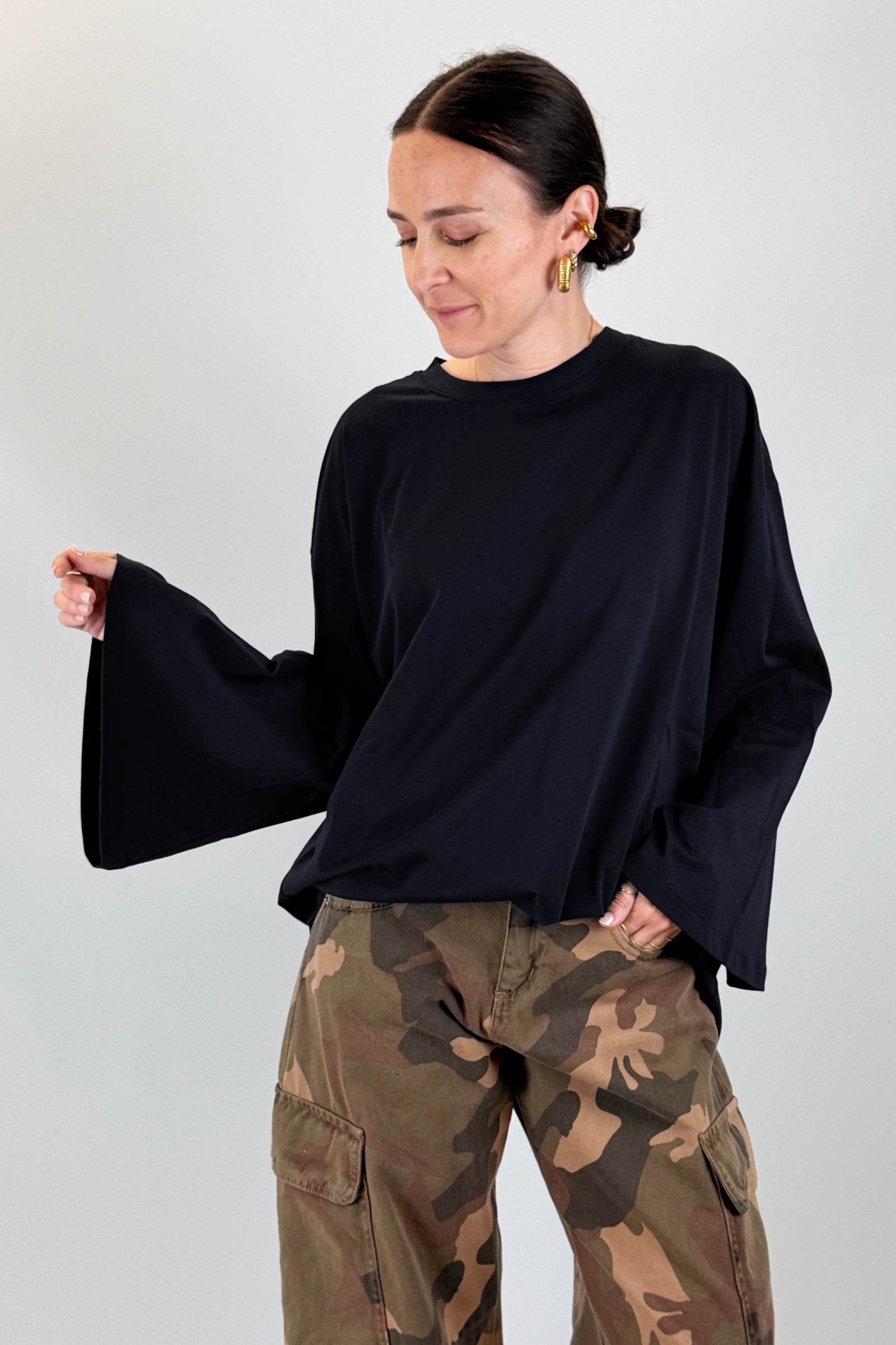 T-shirt manica campana