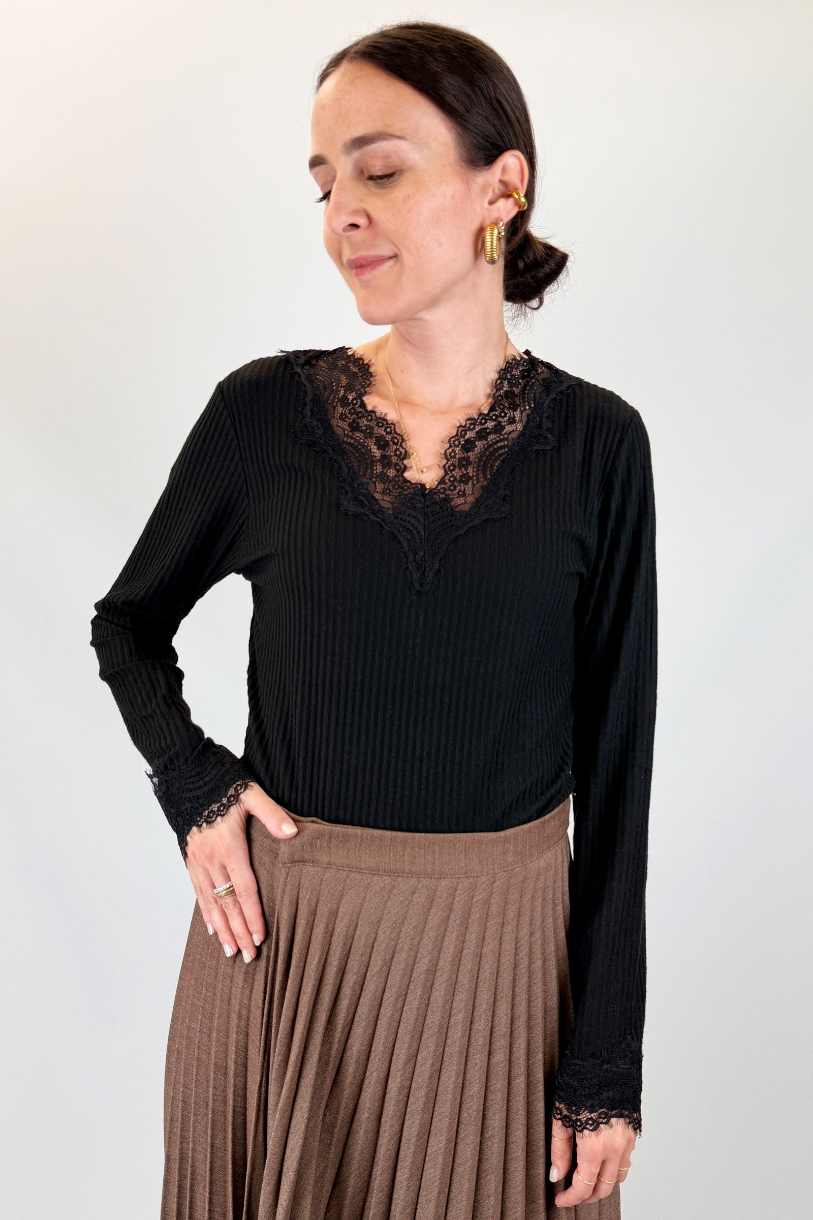 Maglia a costine con pizzo