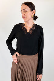 Maglia a costine con pizzo