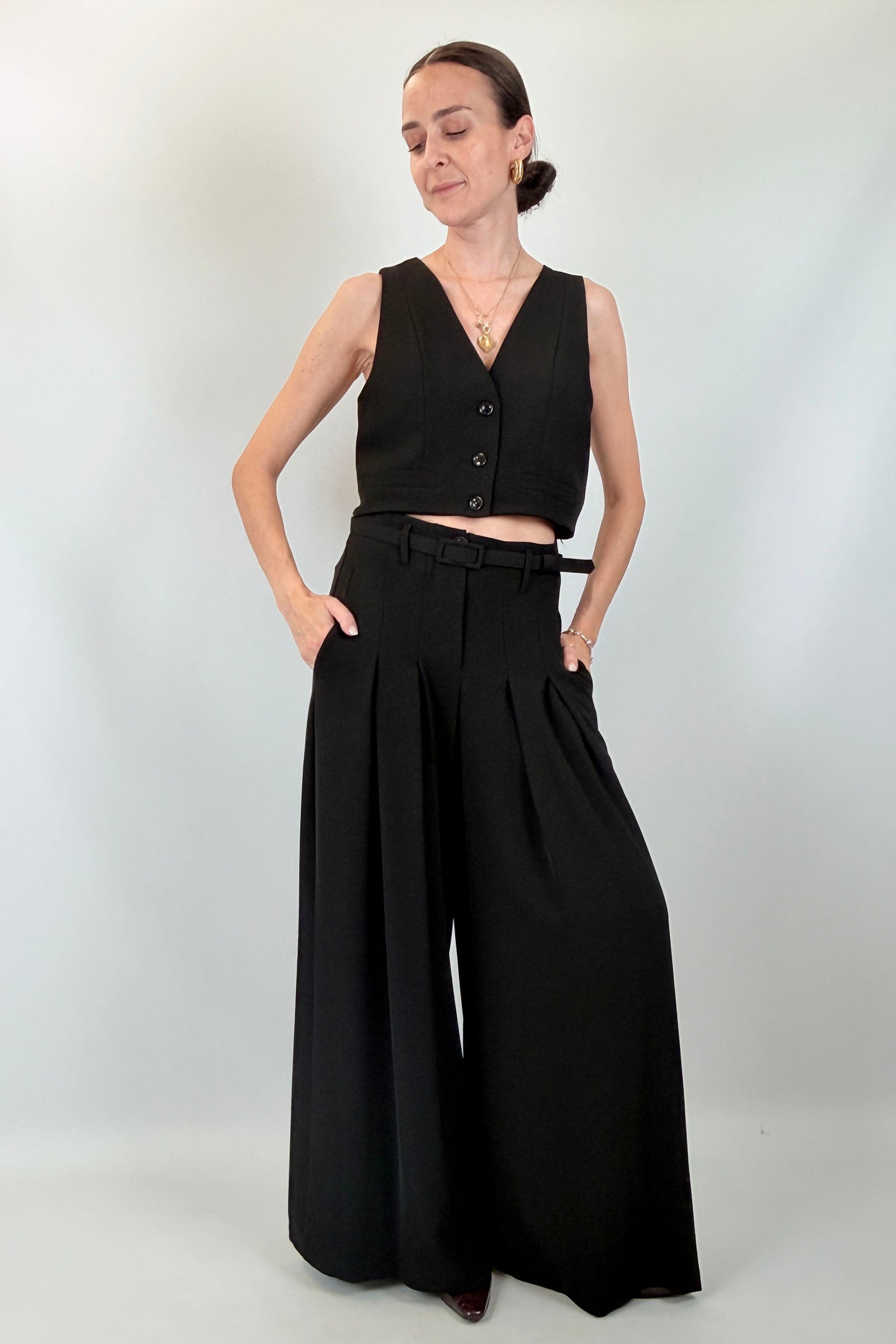 Pantalone ampio con pinces