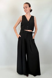 Pantalone ampio con pinces