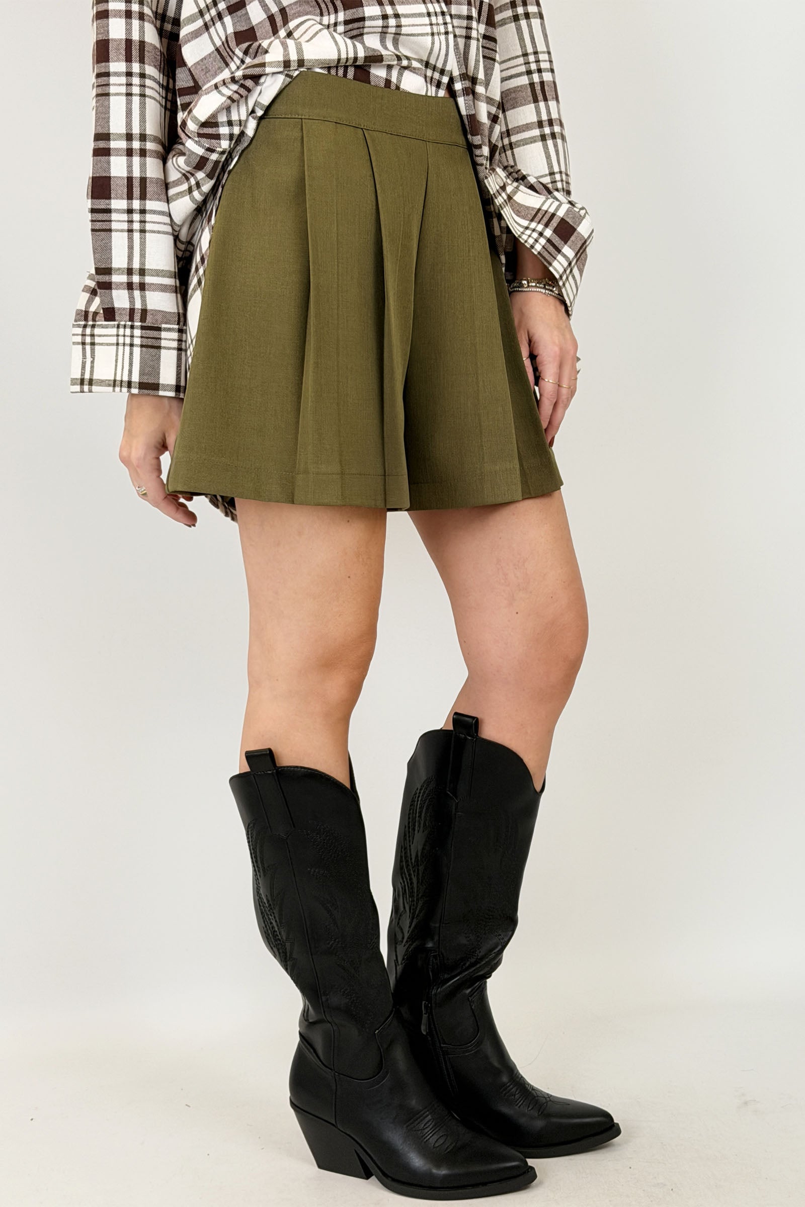 Short con pieghe