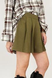 Short con pieghe