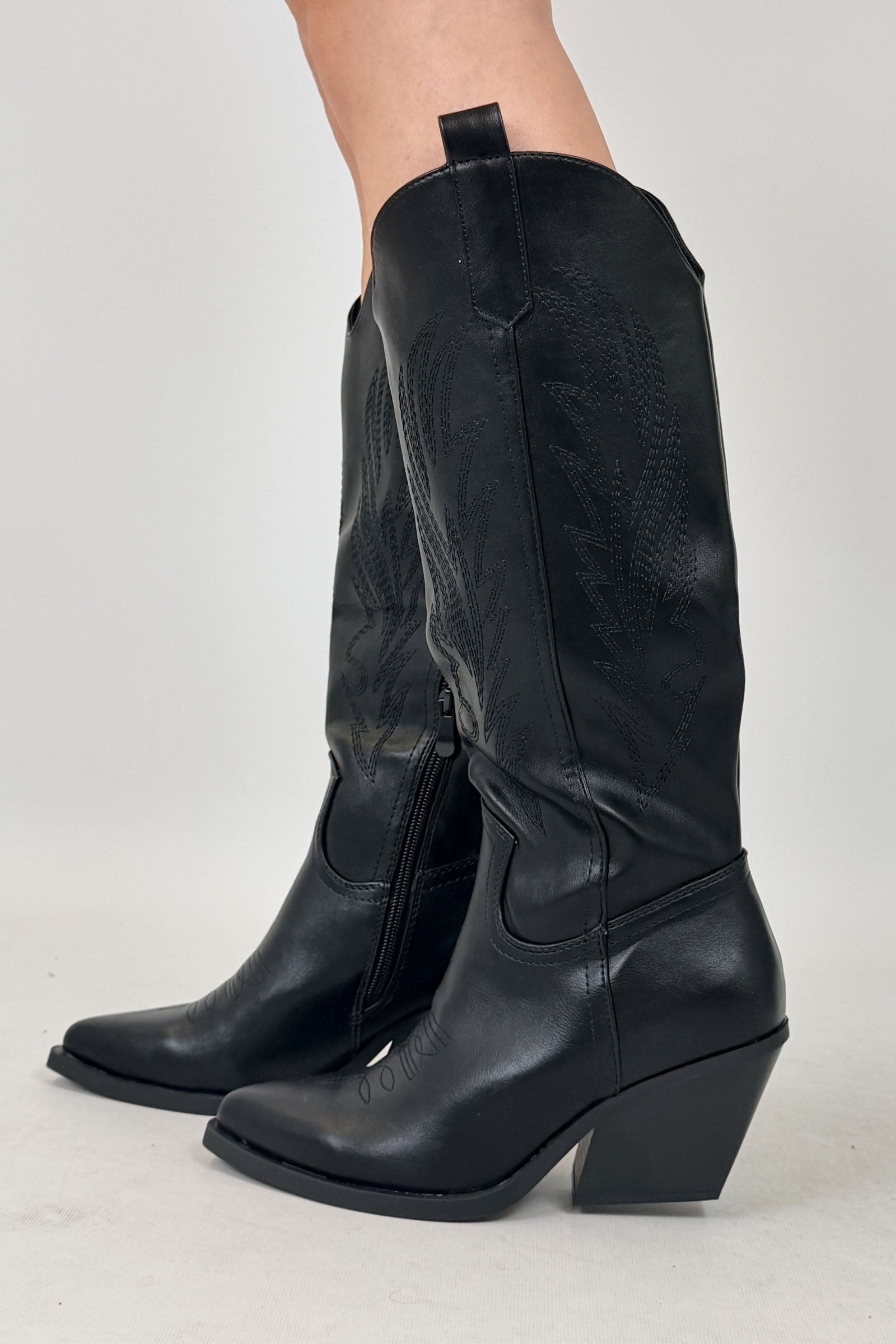 attraction stivale texano BOHO nero con ricami tono su tono