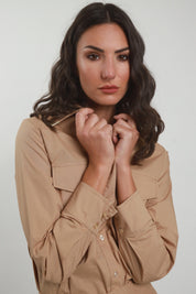 Camicia con tasca a puntale