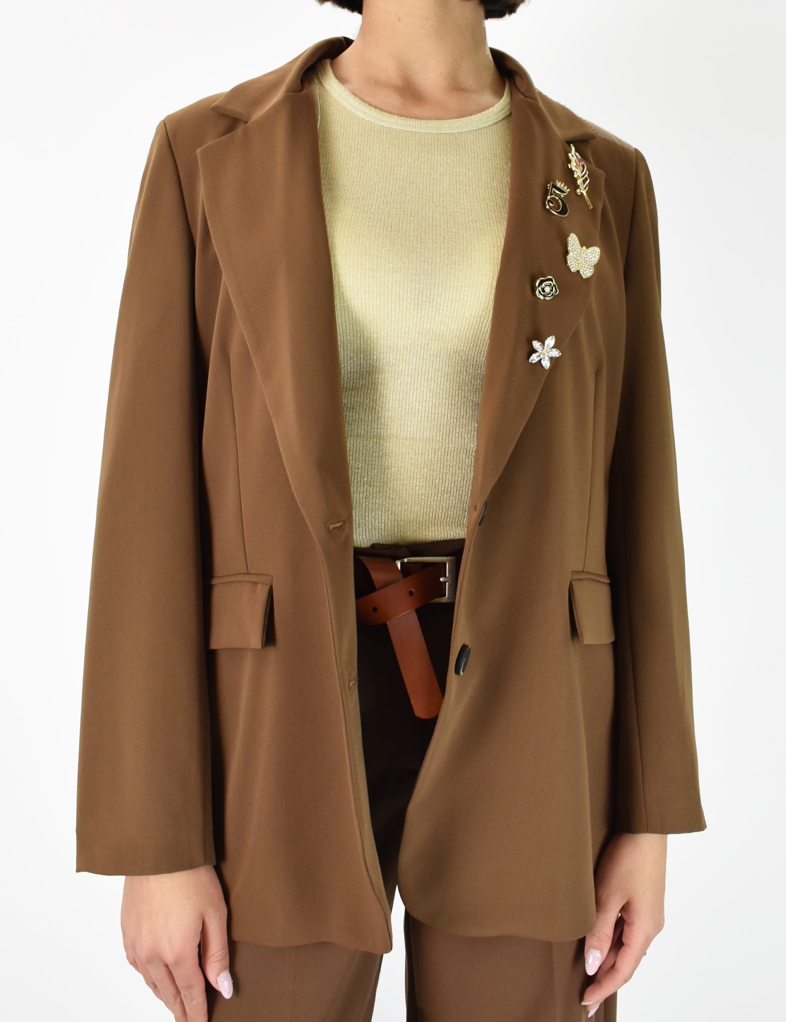 Blazer con spille