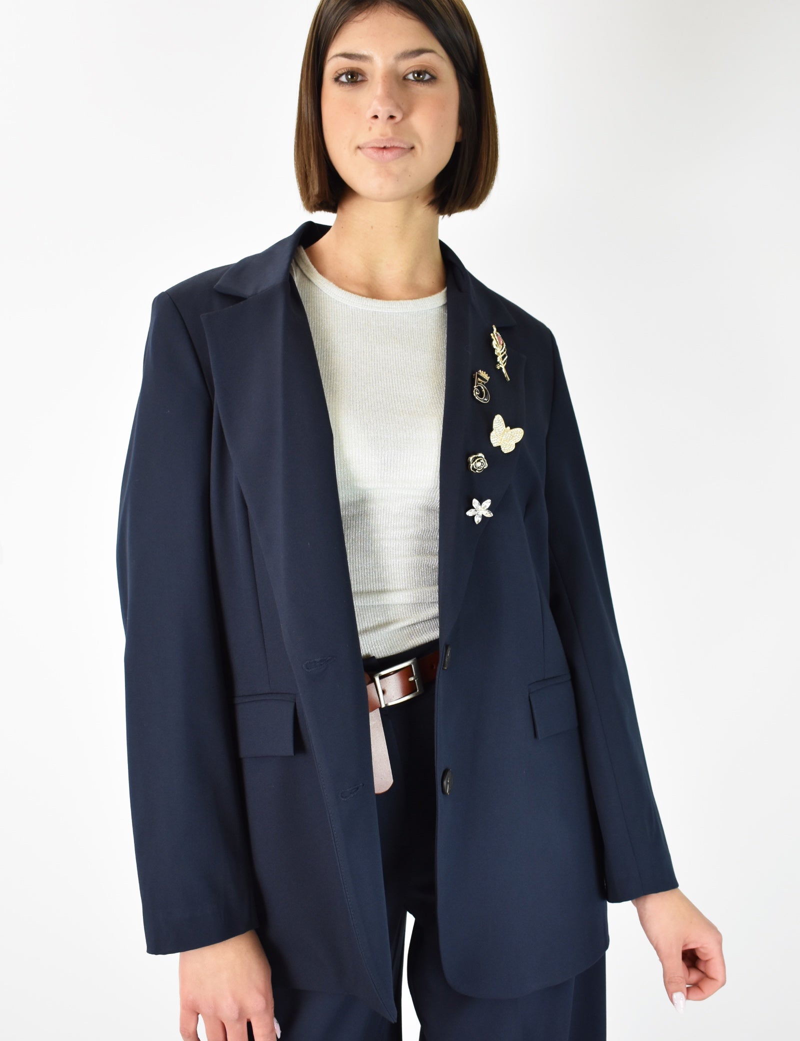 Blazer con spille