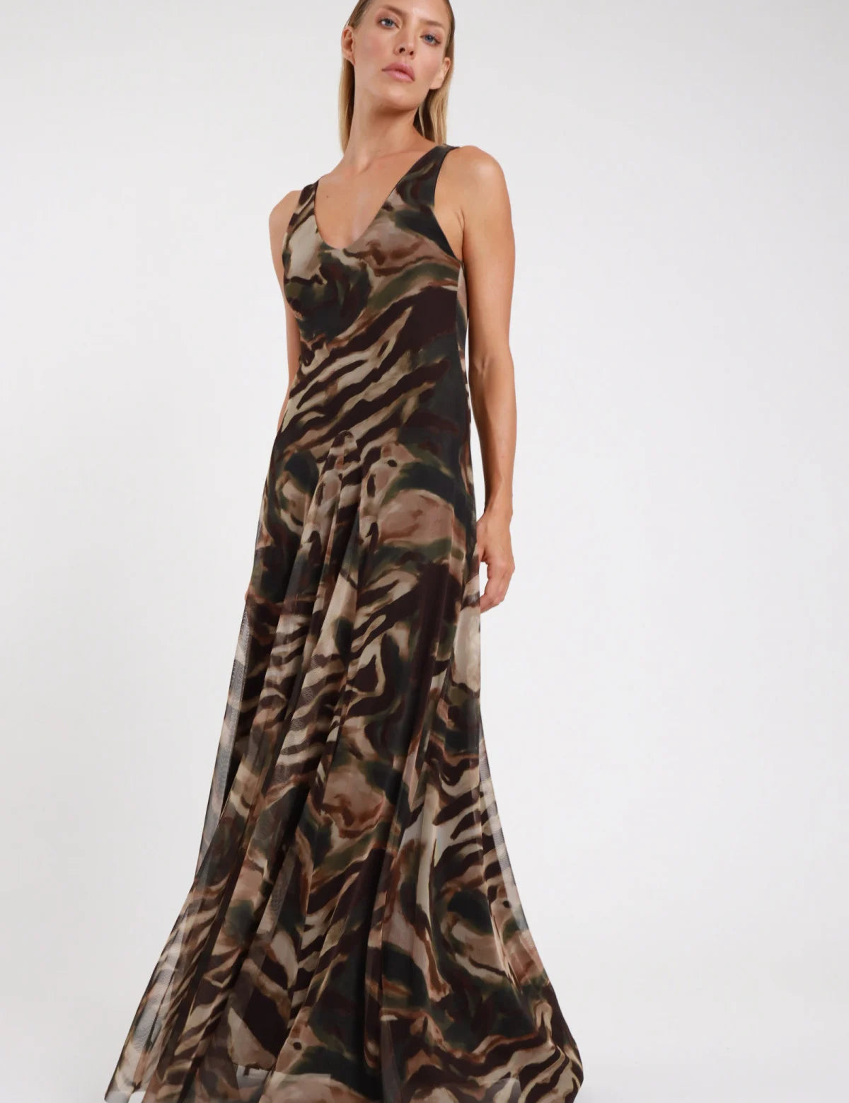abito-lungo-tulle-95-pl-5-ea_2_3478475f-9471-421e-b8a3-c553a0f2fe18.webp