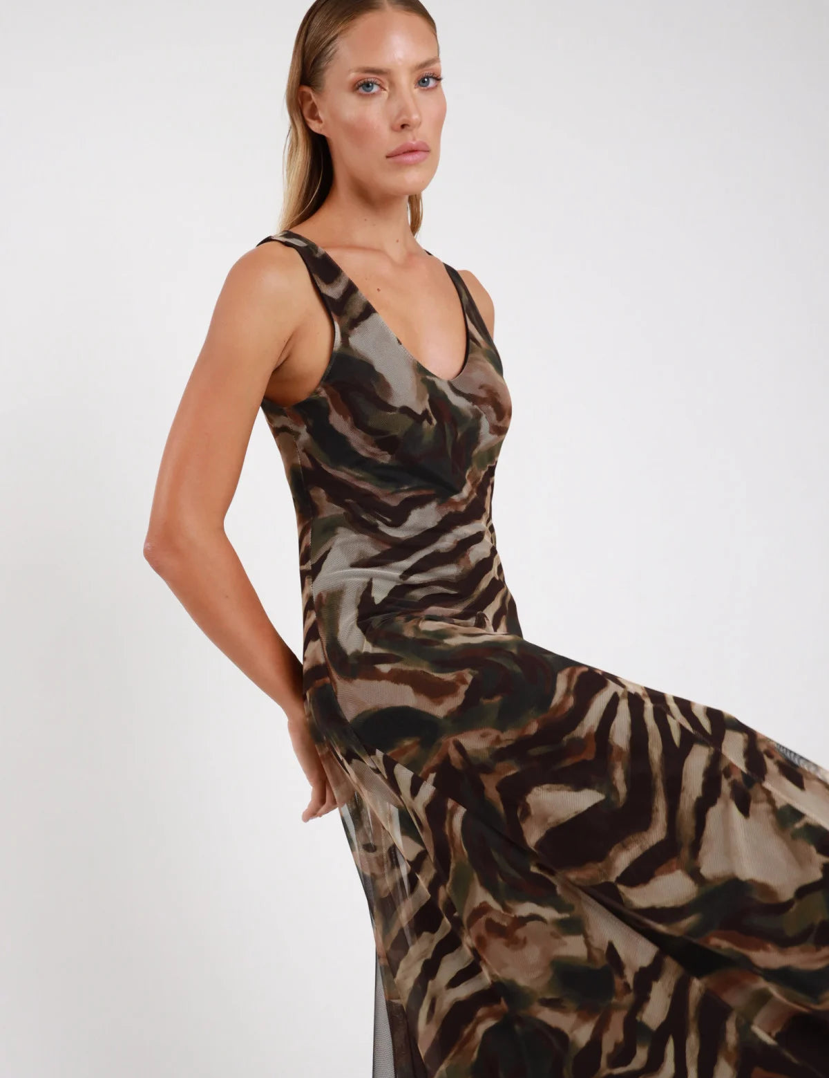 abito-lungo-tulle-95-pl-5-ea_ba6c7efd-fdd7-406f-840d-654a80afd3c5.webp