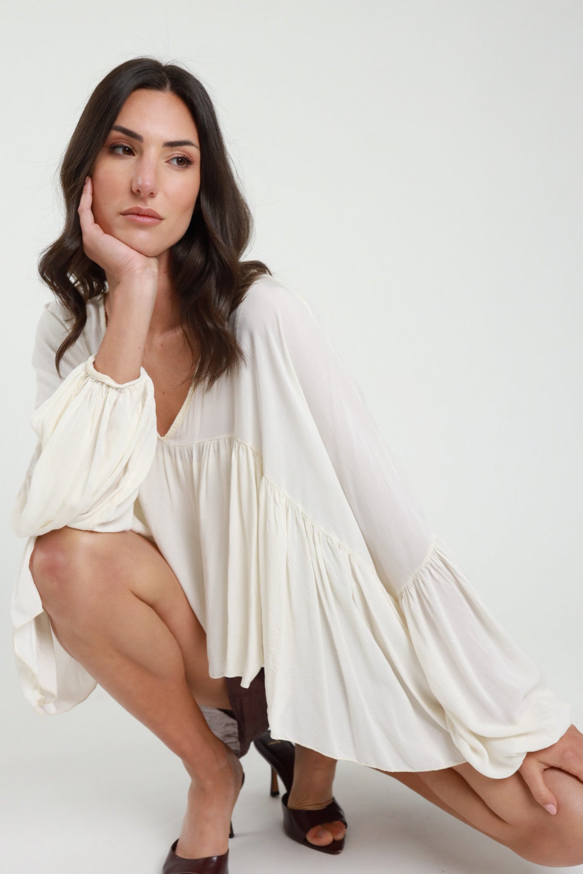Blusa con balza scollo a V