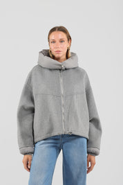 Bomber handmade con dettagli piumino removibili, brand HaveOne, vista frontale, colore grigio. 