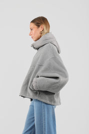 Bomber handmade con dettagli piumino removibili, brand HaveOne, vista laterale, colore grigio