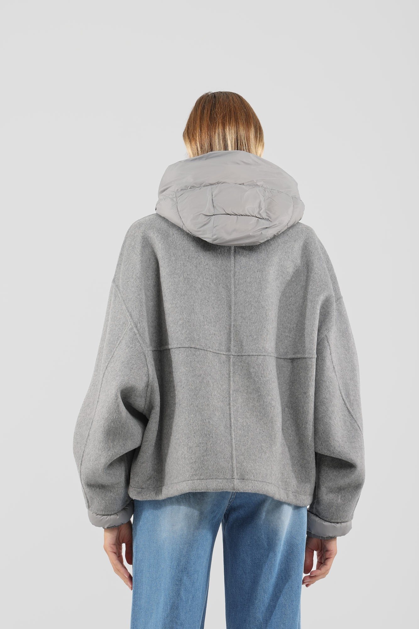 Bomber handmade con dettagli piumino removibili, brand HaveOne, vista posteriere, colore grigio