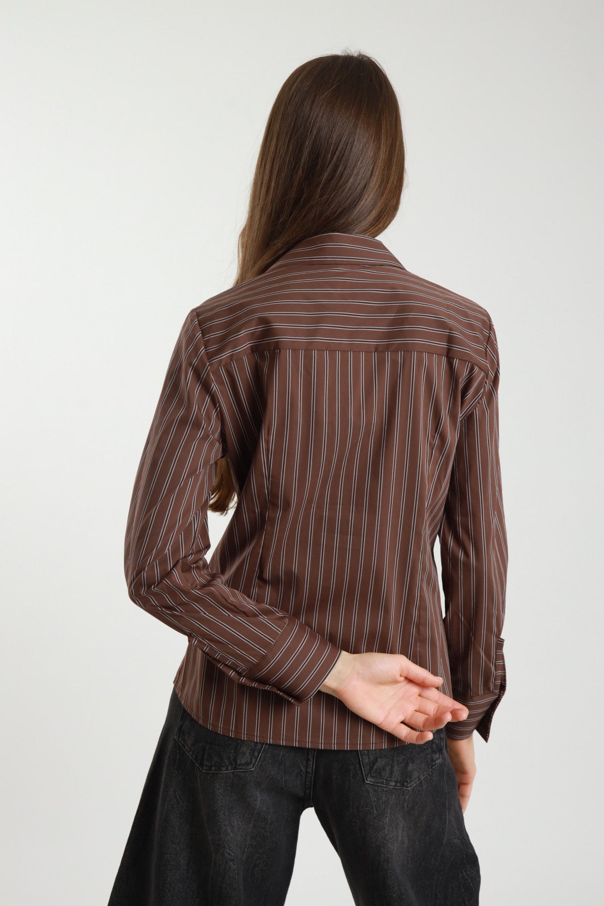 Camicia righe bottone gioiello
