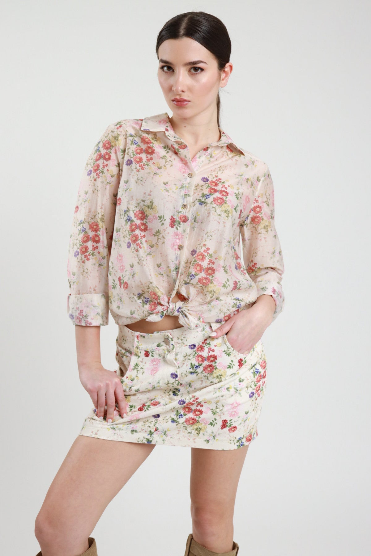 Camicia fiorellini con nodo