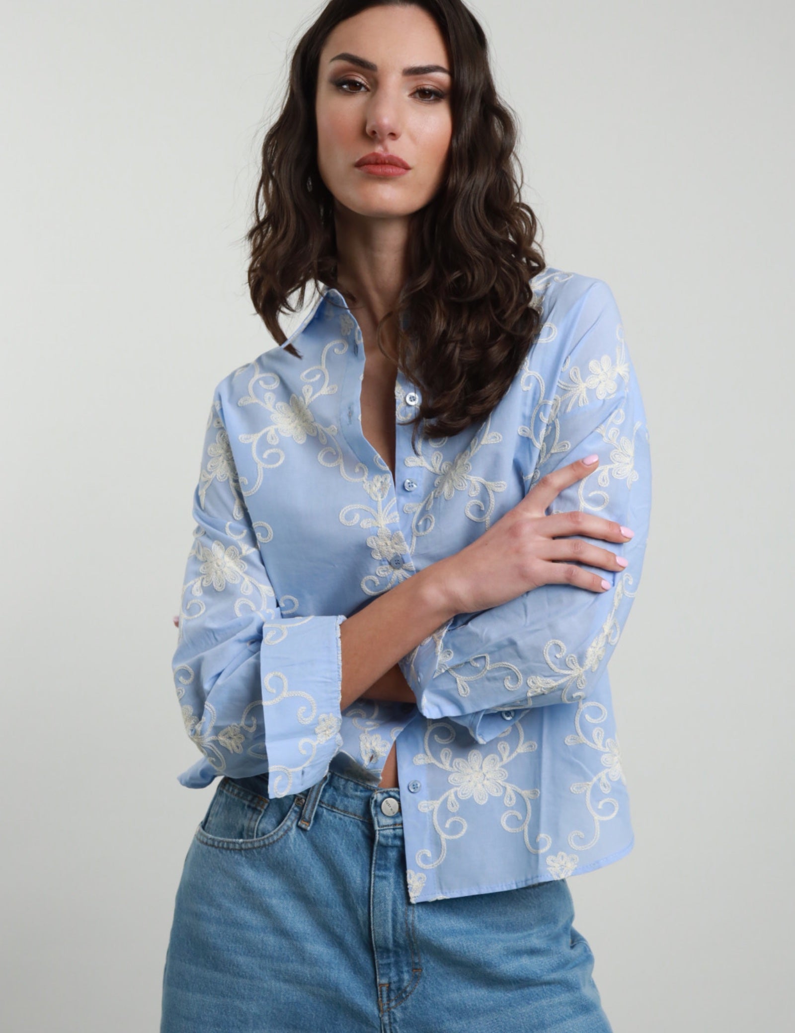 camicia-ricamata-100-co37.jpg