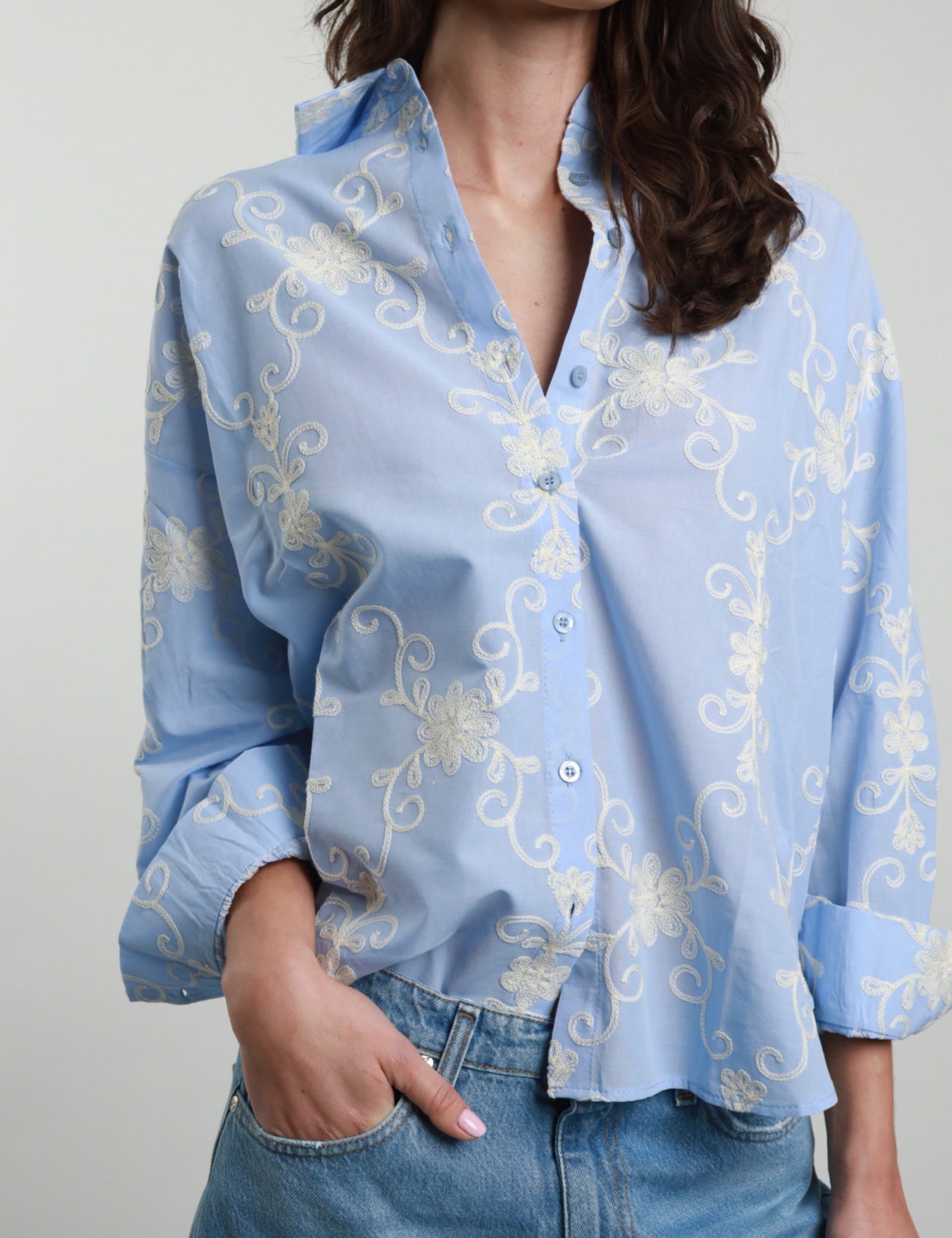 Camicia ricamata
