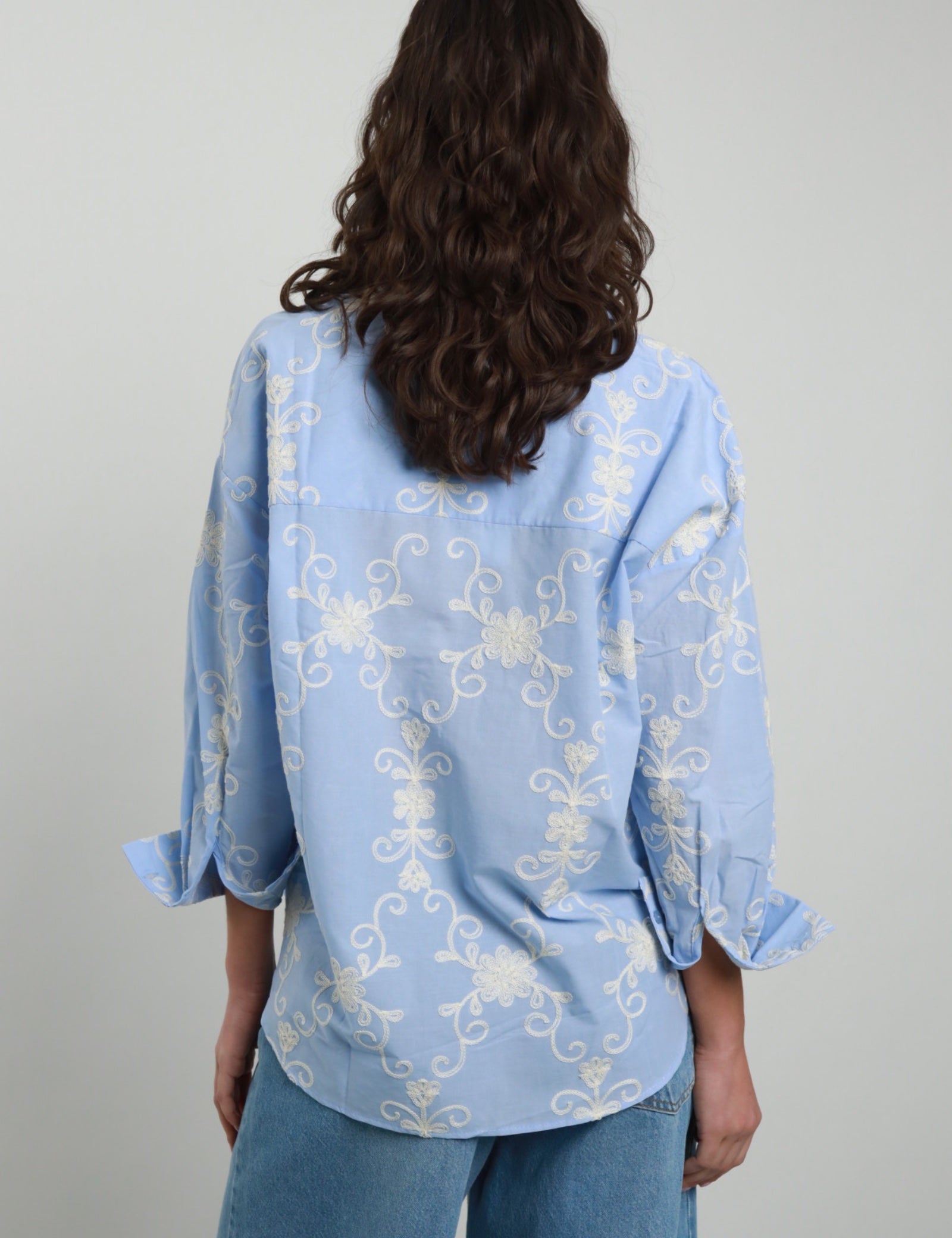 camicia-ricamata-100-co40.jpg