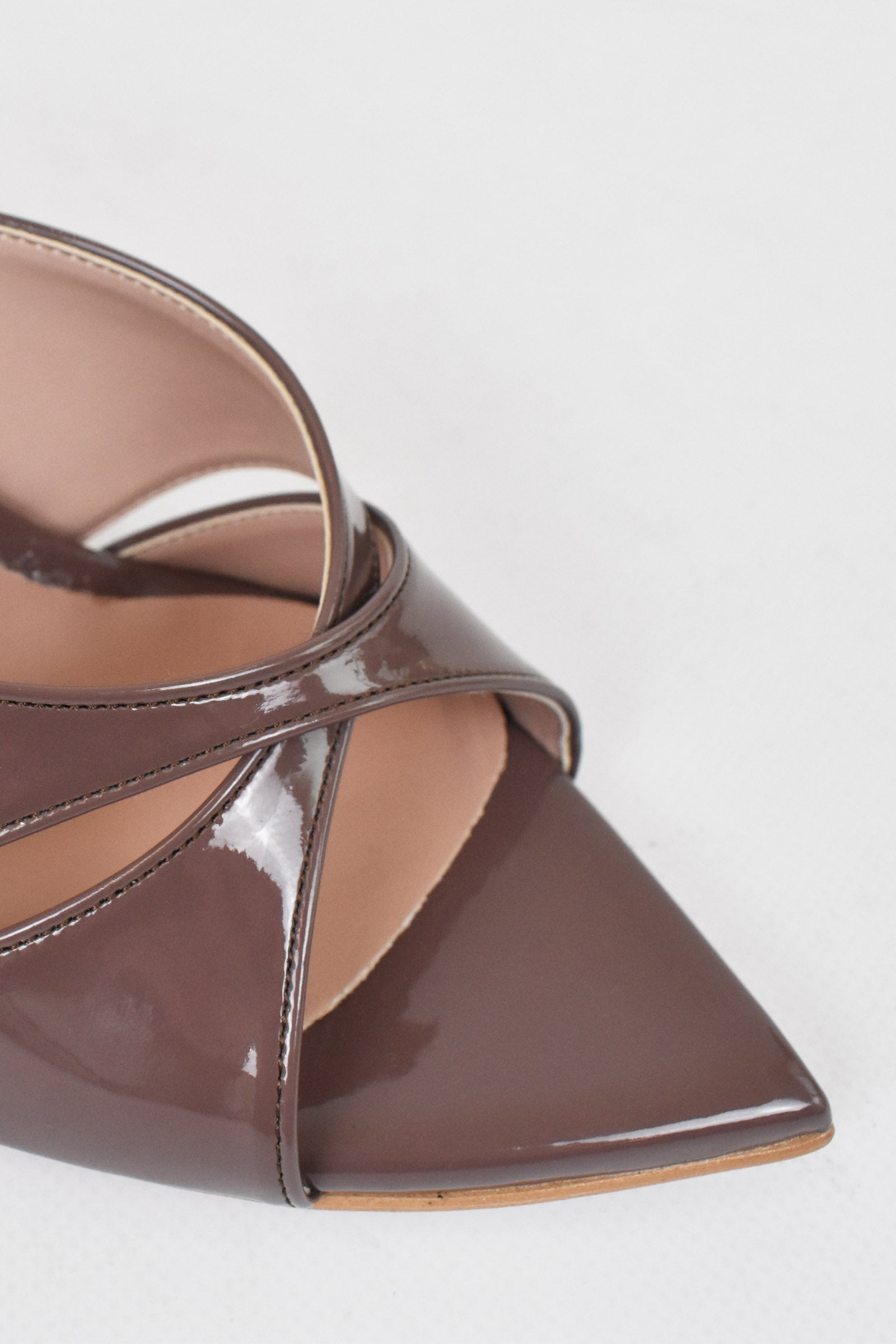 Mules vernice a punta